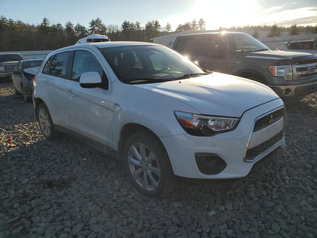 Photo 3 VIN: 4A4AR3AU8FE004962 - MITSUBISHI OUTLANDER 