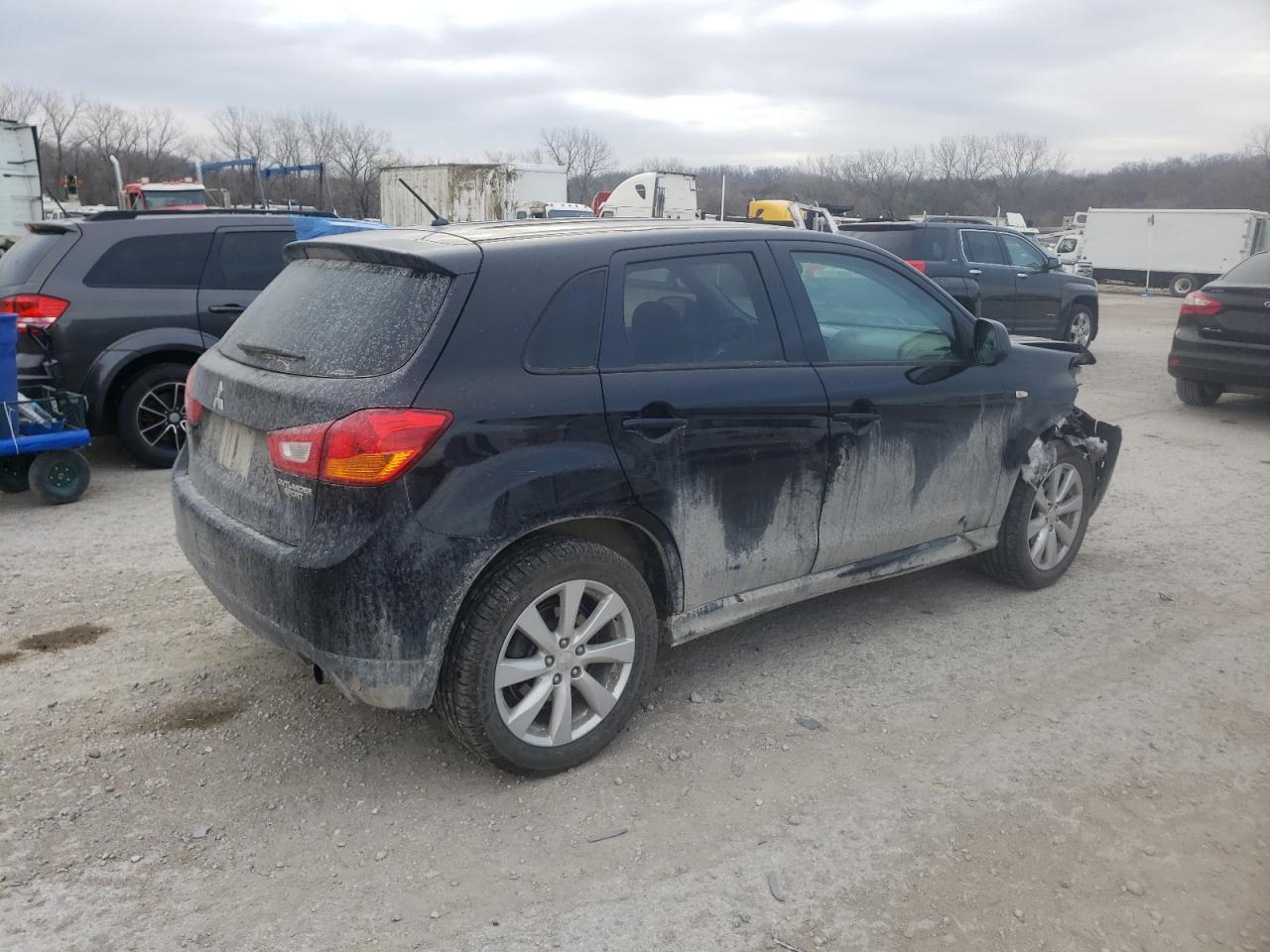 Photo 2 VIN: 4A4AR3AUXEE029294 - MITSUBISHI OUTLANDER 