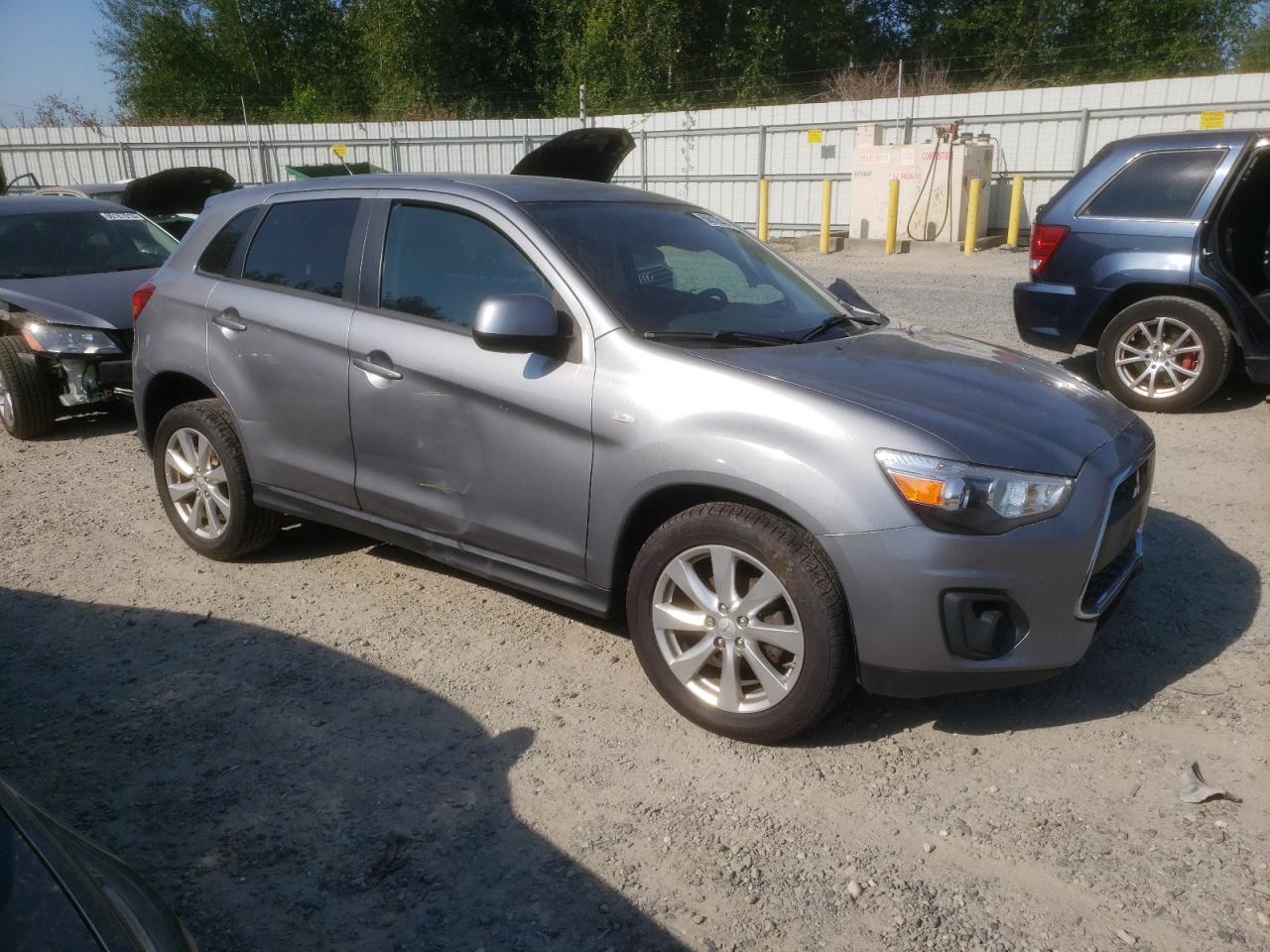 Photo 3 VIN: 4A4AR3AWXFE038628 - MITSUBISHI OUTLANDER 