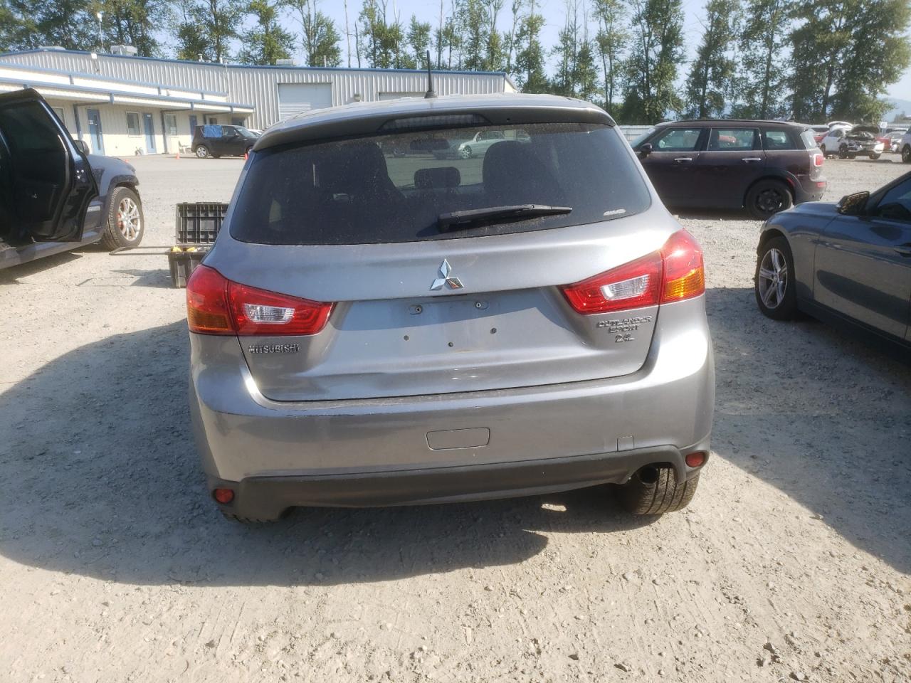 Photo 5 VIN: 4A4AR3AWXFE038628 - MITSUBISHI OUTLANDER 