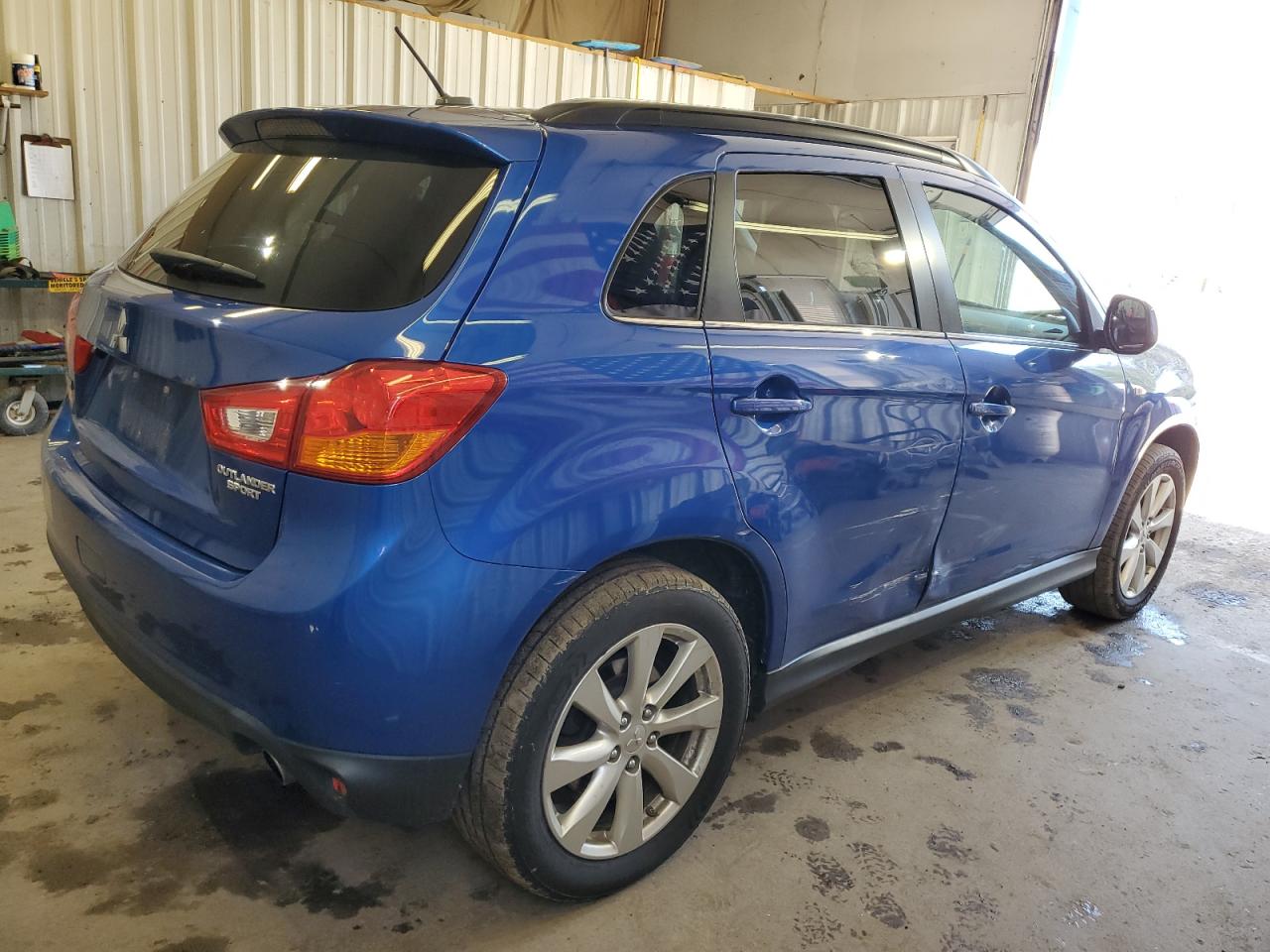 Photo 2 VIN: 4A4AR4AU0FE017355 - MITSUBISHI OUTLANDER 