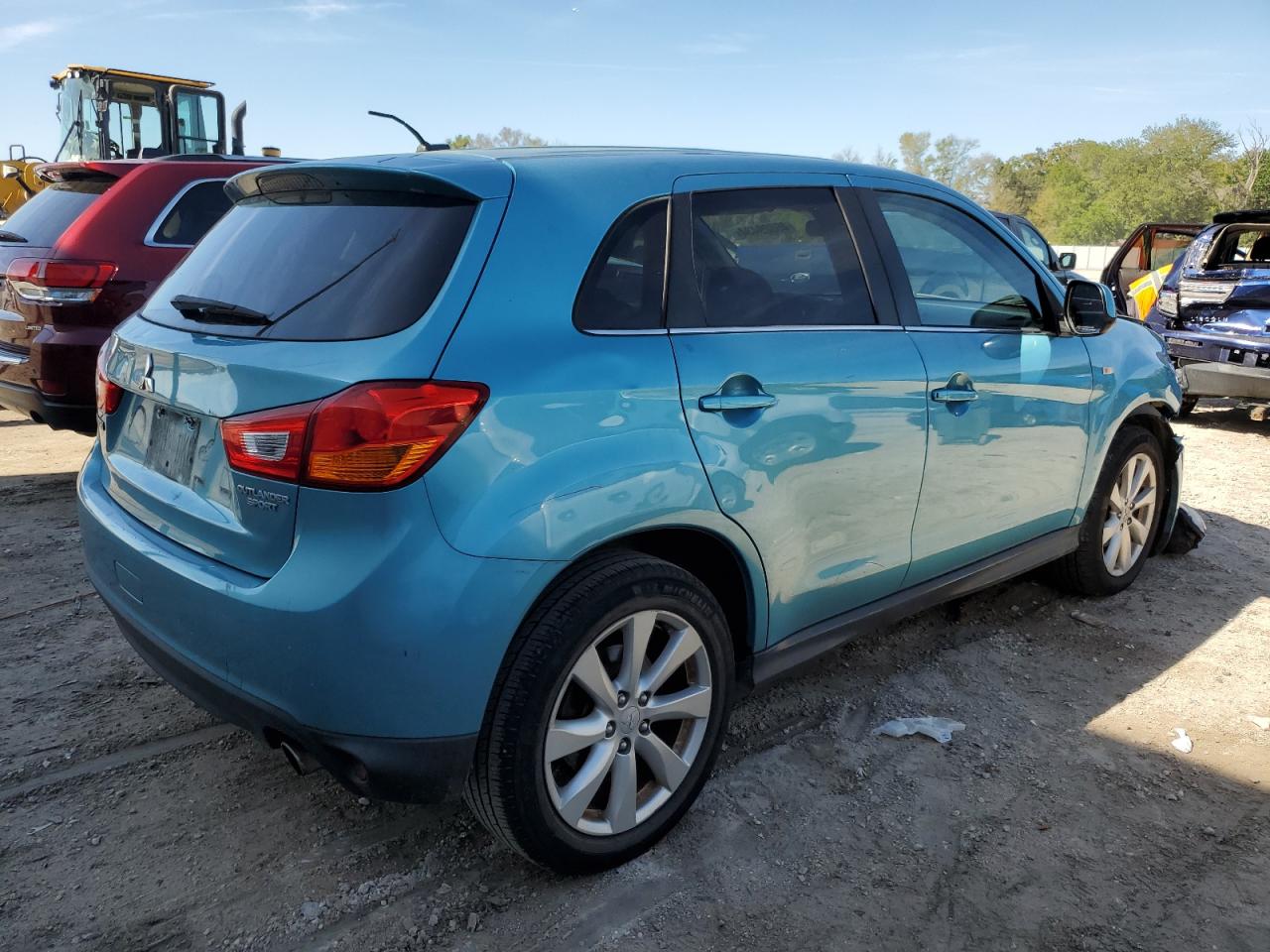 Photo 2 VIN: 4A4AR4AU1DE015059 - MITSUBISHI OUTLANDER 