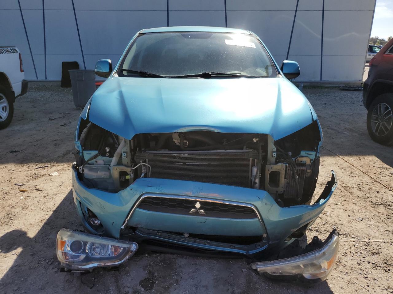 Photo 4 VIN: 4A4AR4AU1DE015059 - MITSUBISHI OUTLANDER 