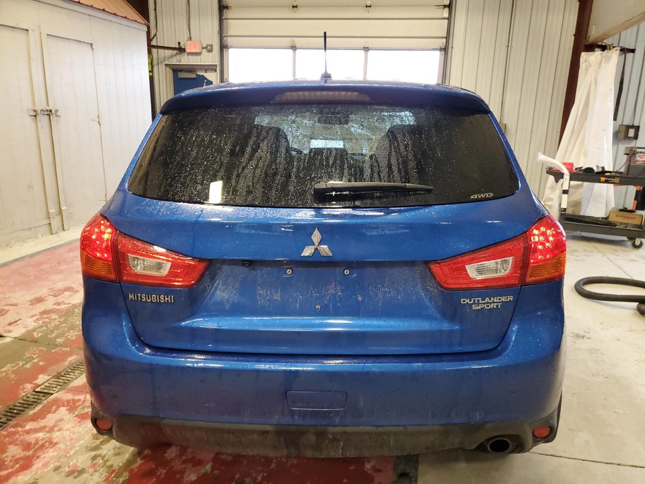 Photo 5 VIN: 4A4AR4AU1FE013444 - MITSUBISHI OUTLANDER 