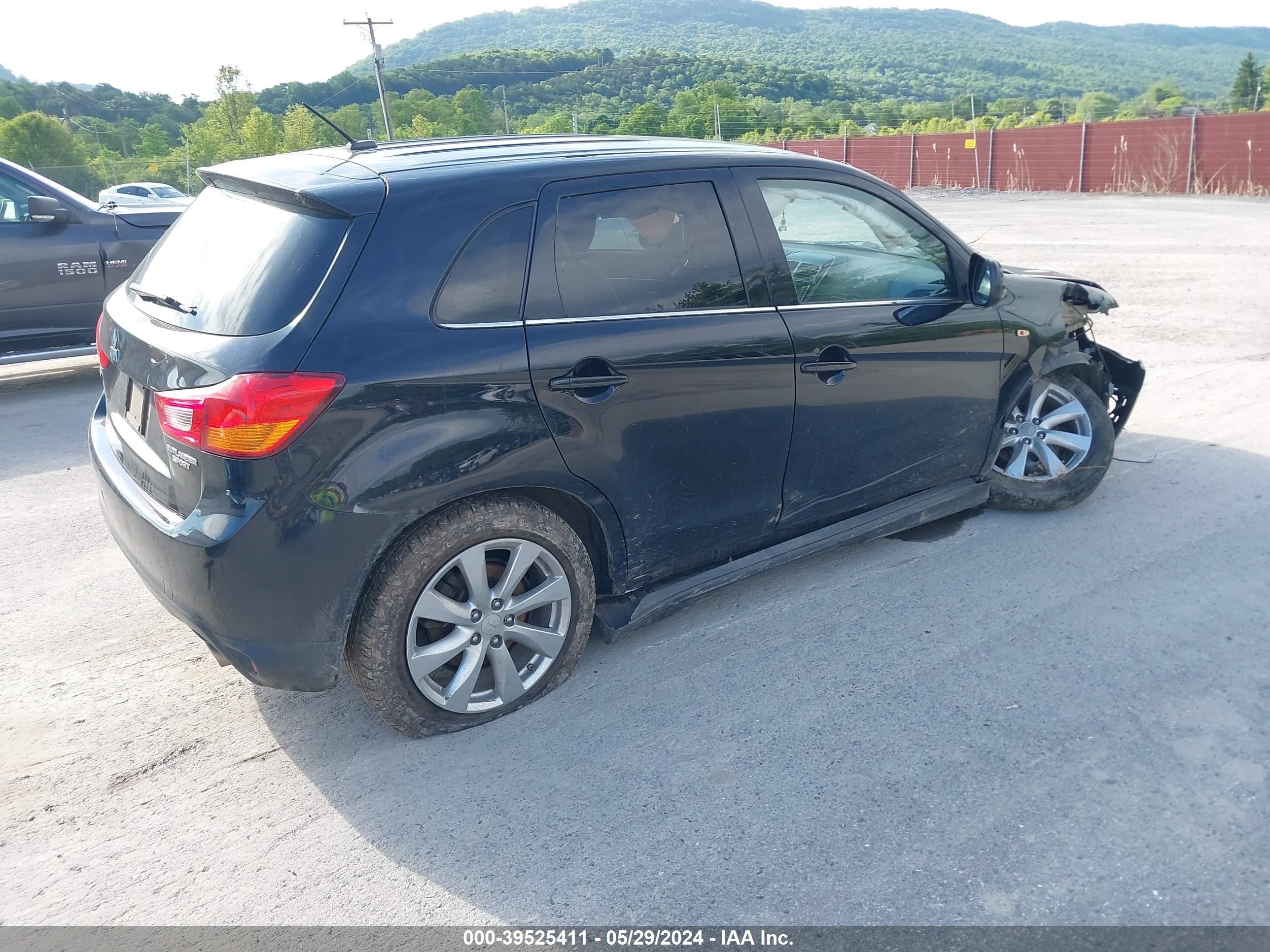 Photo 3 VIN: 4A4AR4AU5EE023599 - MITSUBISHI OUTLANDER 