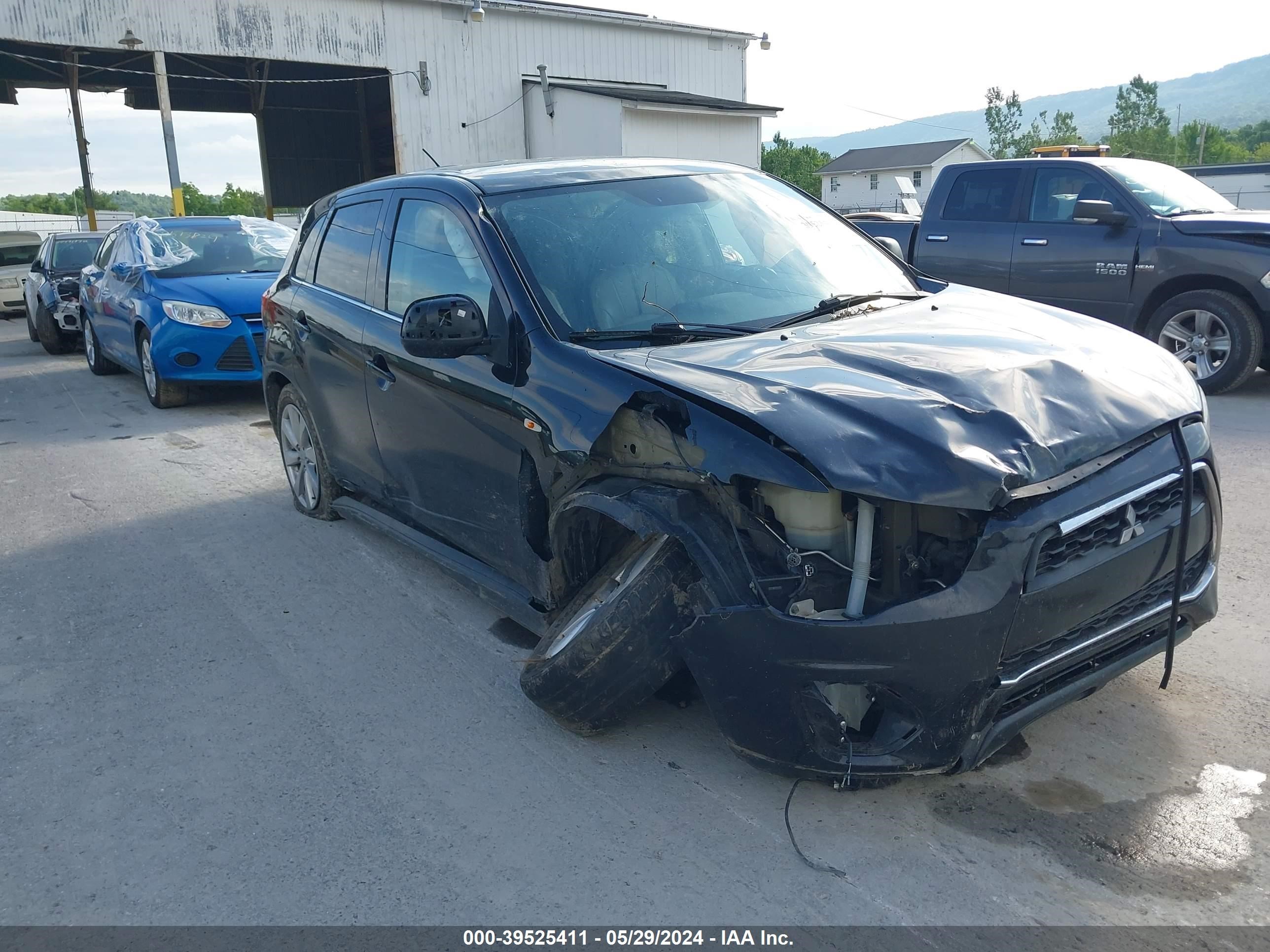 Photo 5 VIN: 4A4AR4AU5EE023599 - MITSUBISHI OUTLANDER 