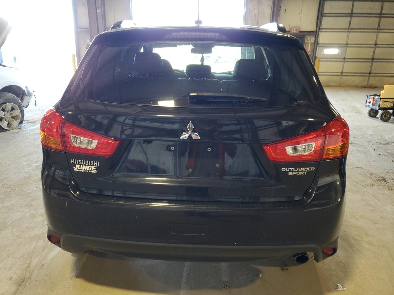 Photo 5 VIN: 4A4AR4AU7FE013691 - MITSUBISHI OUTLANDER 