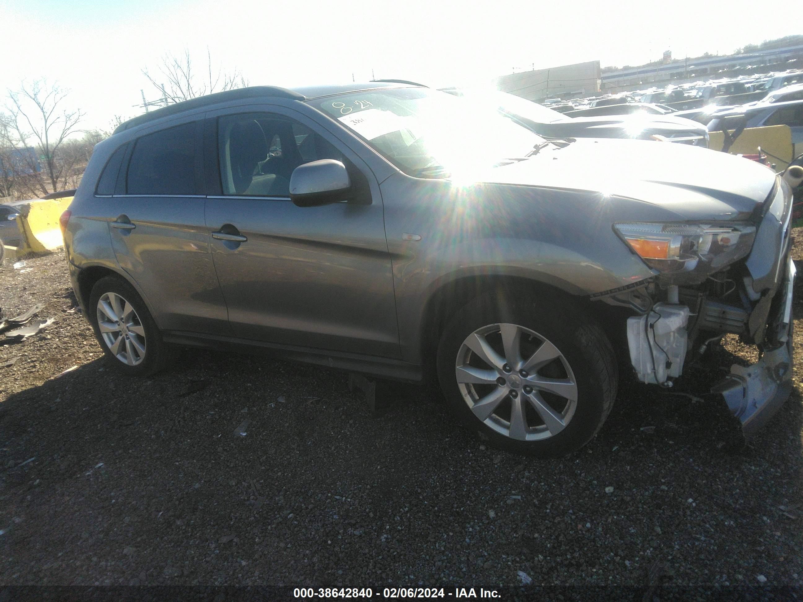 Photo 0 VIN: 4A4AR4AU9FE003356 - MITSUBISHI OUTLANDER 