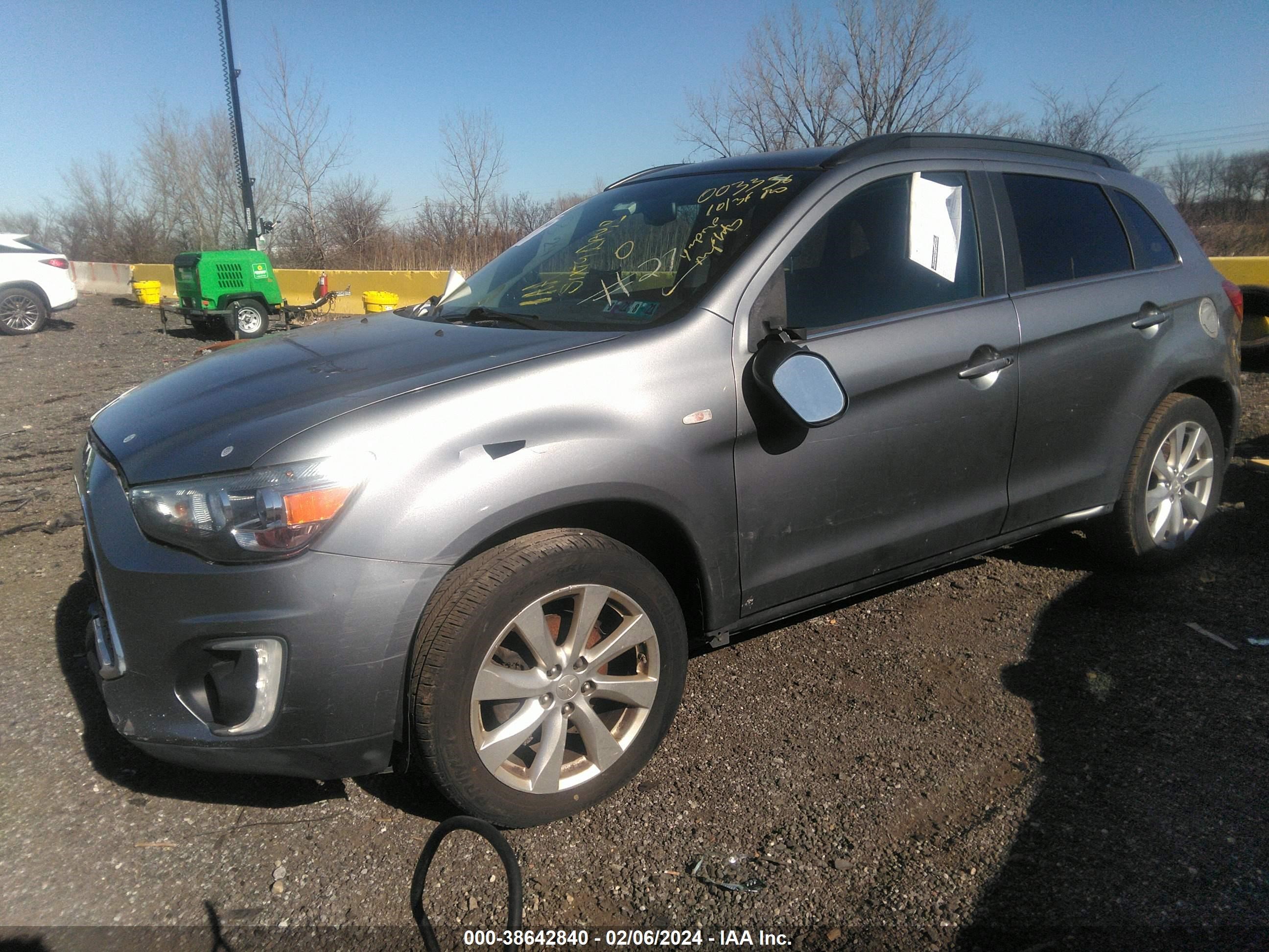 Photo 1 VIN: 4A4AR4AU9FE003356 - MITSUBISHI OUTLANDER 