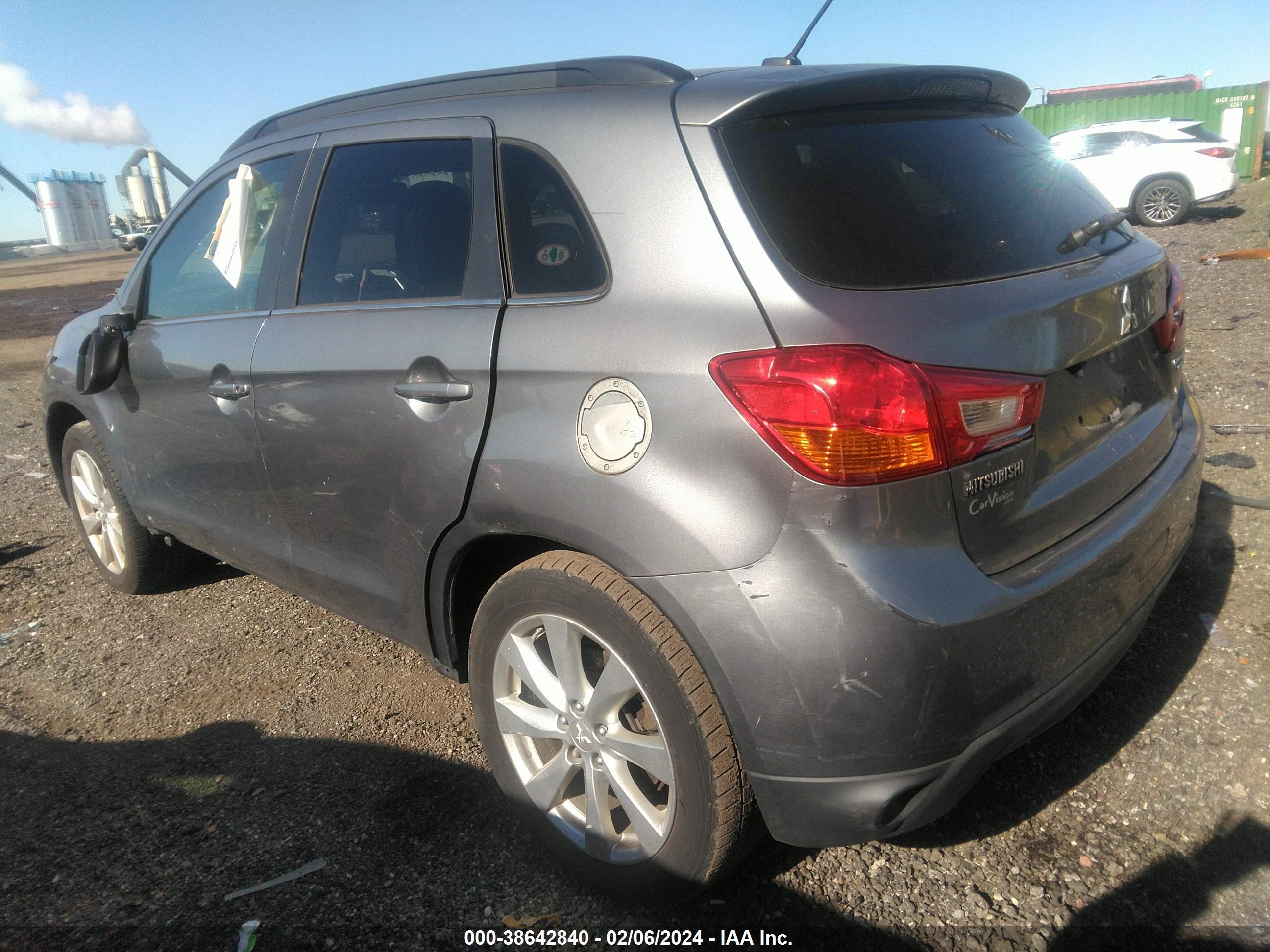 Photo 2 VIN: 4A4AR4AU9FE003356 - MITSUBISHI OUTLANDER 