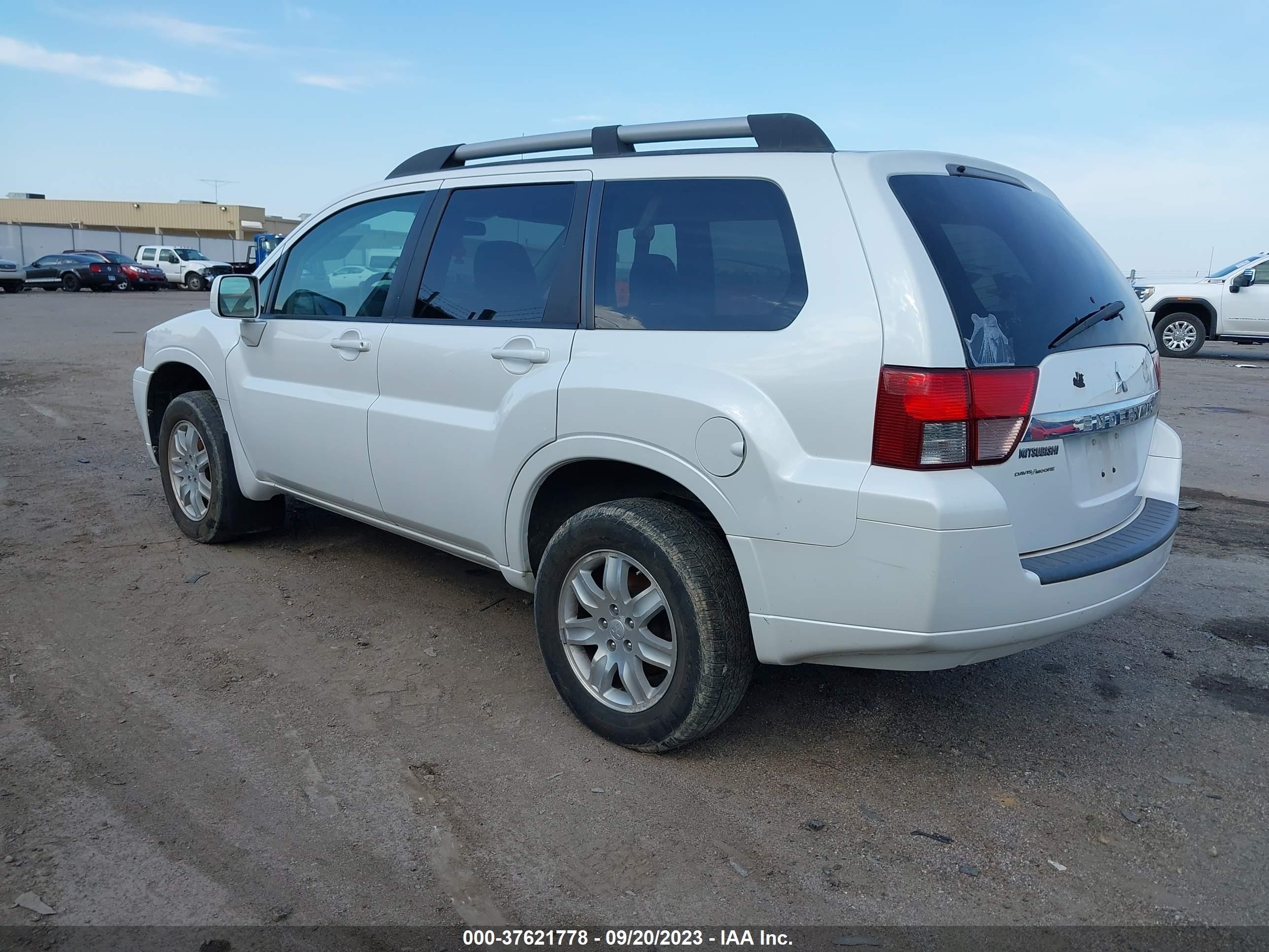 Photo 2 VIN: 4A4JN2AS1BE035596 - MITSUBISHI ENDEAVOR 