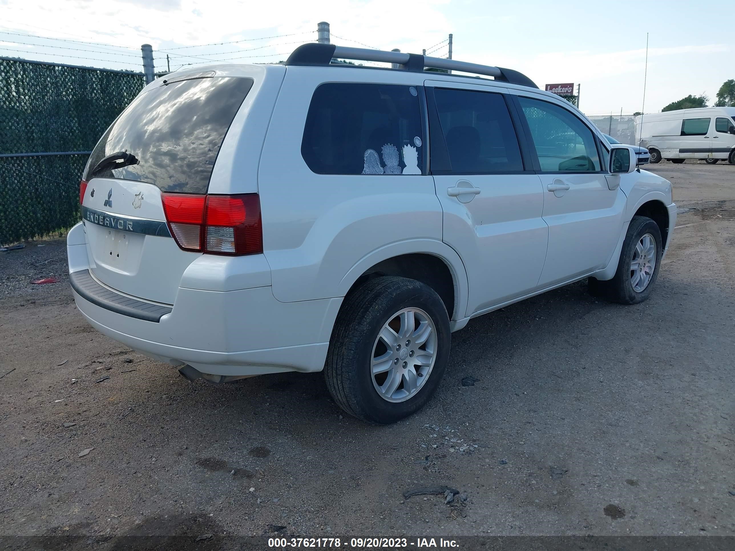 Photo 3 VIN: 4A4JN2AS1BE035596 - MITSUBISHI ENDEAVOR 