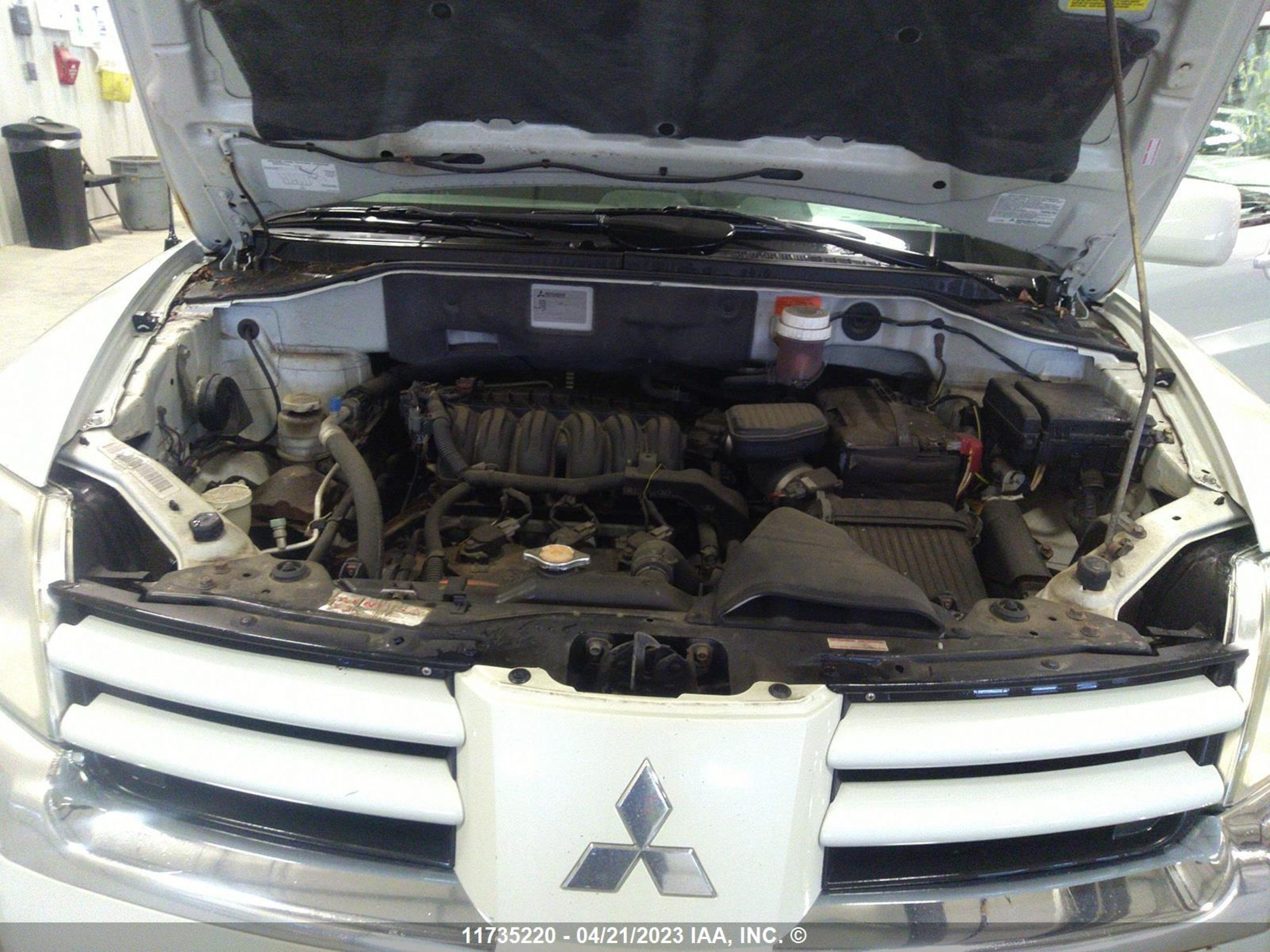 Photo 9 VIN: 4A4MN31S15E601179 - MITSUBISHI ENDEAVOR 