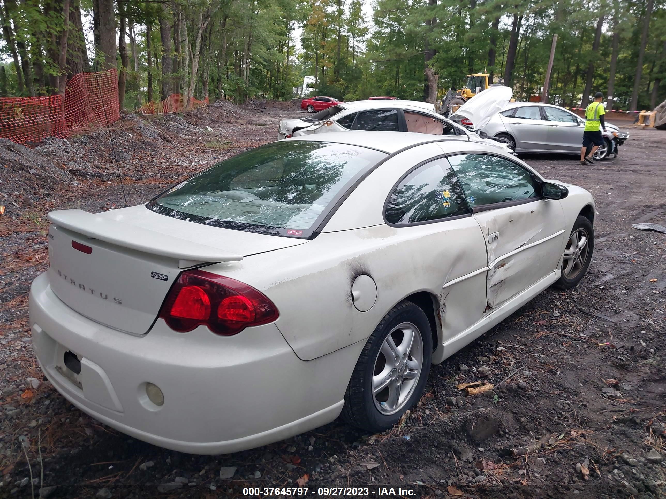 Photo 3 VIN: 4B3AG42G13E199794 - DODGE STRATUS 