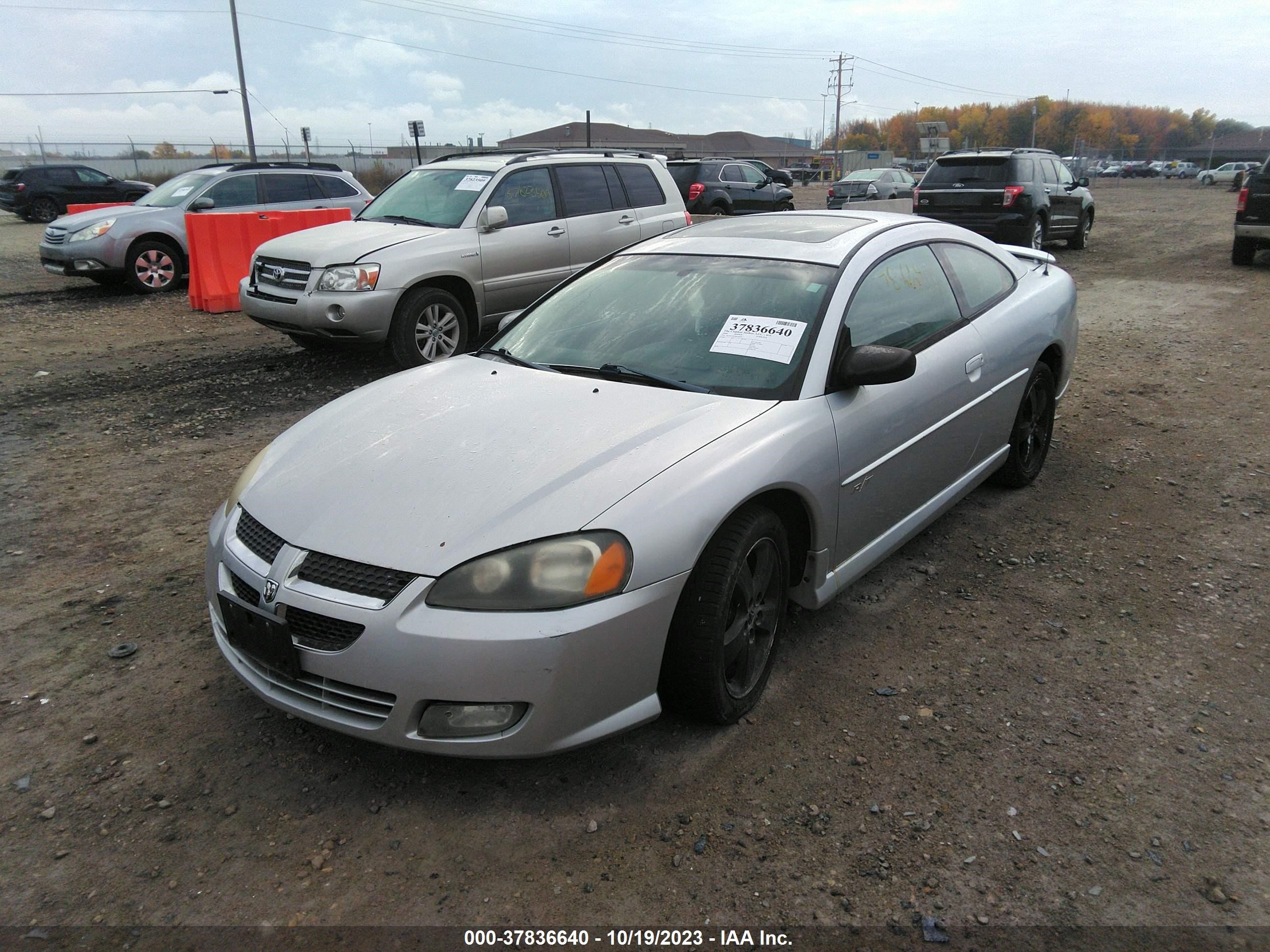 Photo 1 VIN: 4B3AG52H04E128358 - DODGE STRATUS 