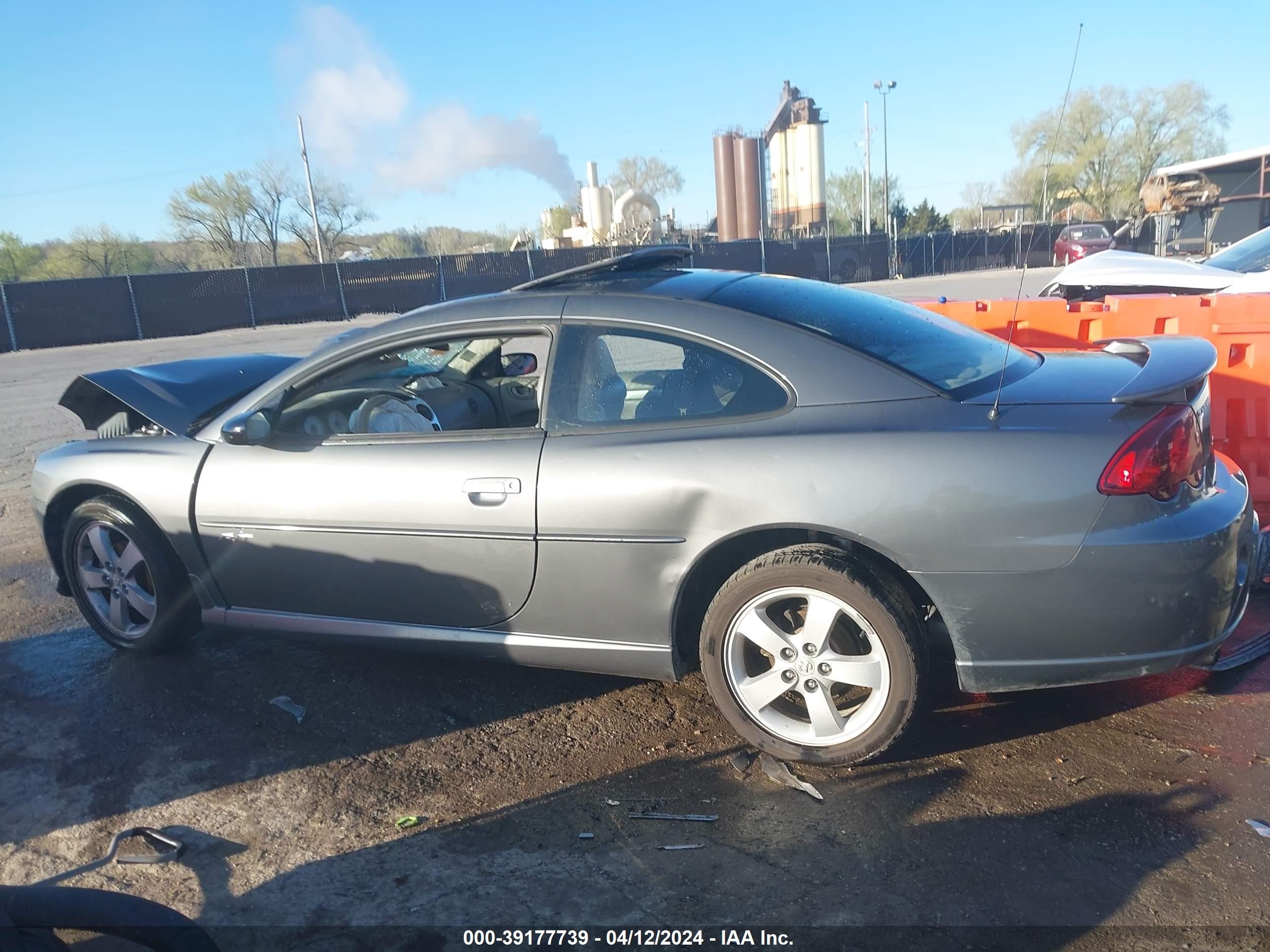 Photo 14 VIN: 4B3AG52HX5E025949 - DODGE STRATUS 