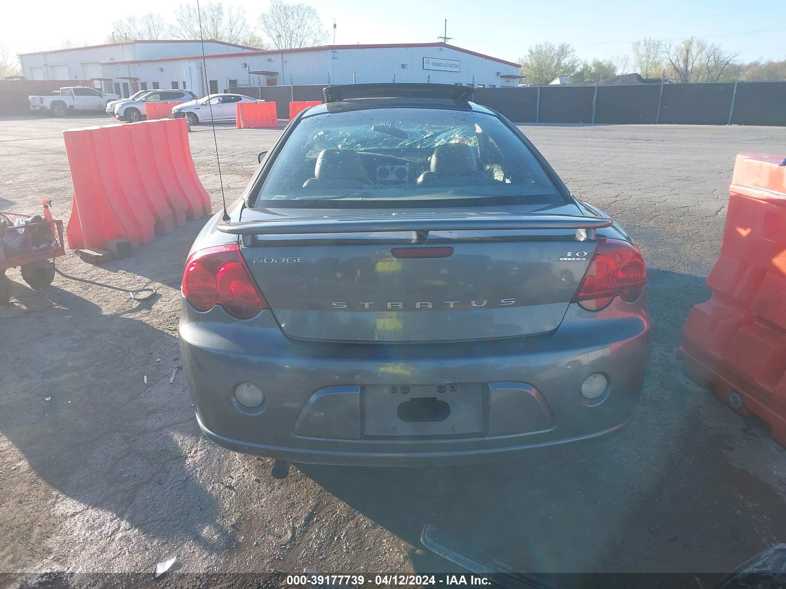 Photo 16 VIN: 4B3AG52HX5E025949 - DODGE STRATUS 