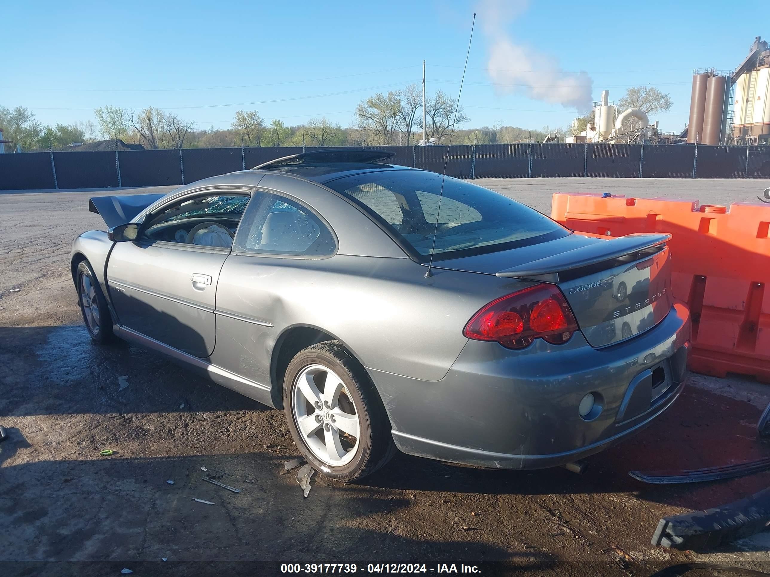 Photo 2 VIN: 4B3AG52HX5E025949 - DODGE STRATUS 