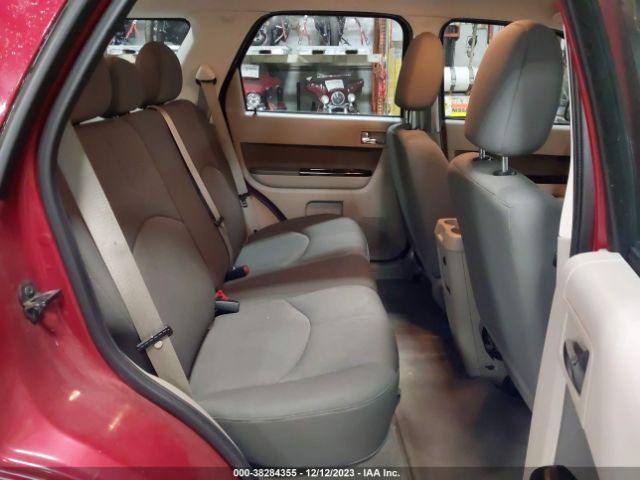 Photo 7 VIN: 4F2CY0C70AKM04162 - MAZDA TRIBUTE 