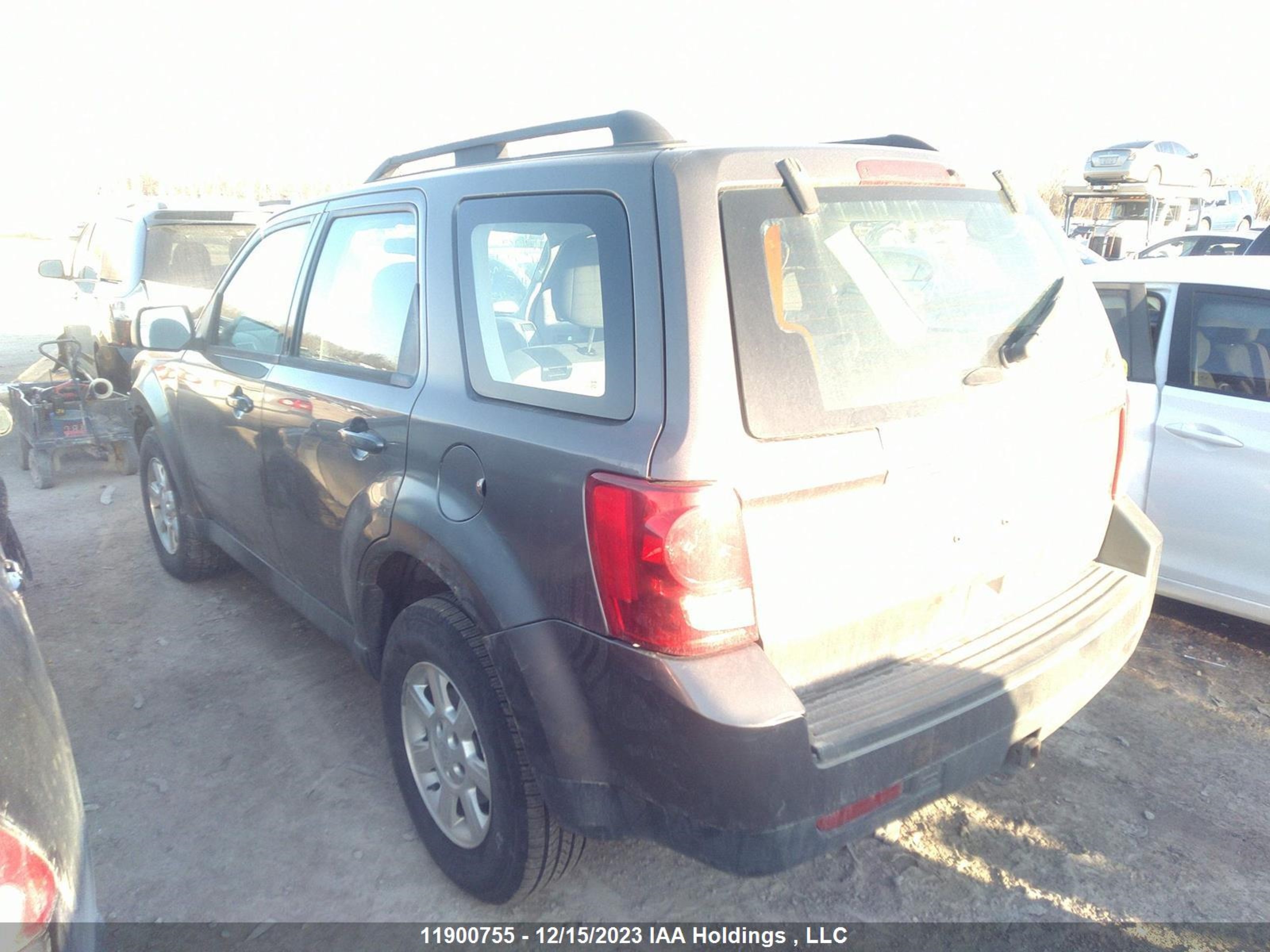 Photo 2 VIN: 4F2CY0C70BKM03272 - MAZDA TRIBUTE 