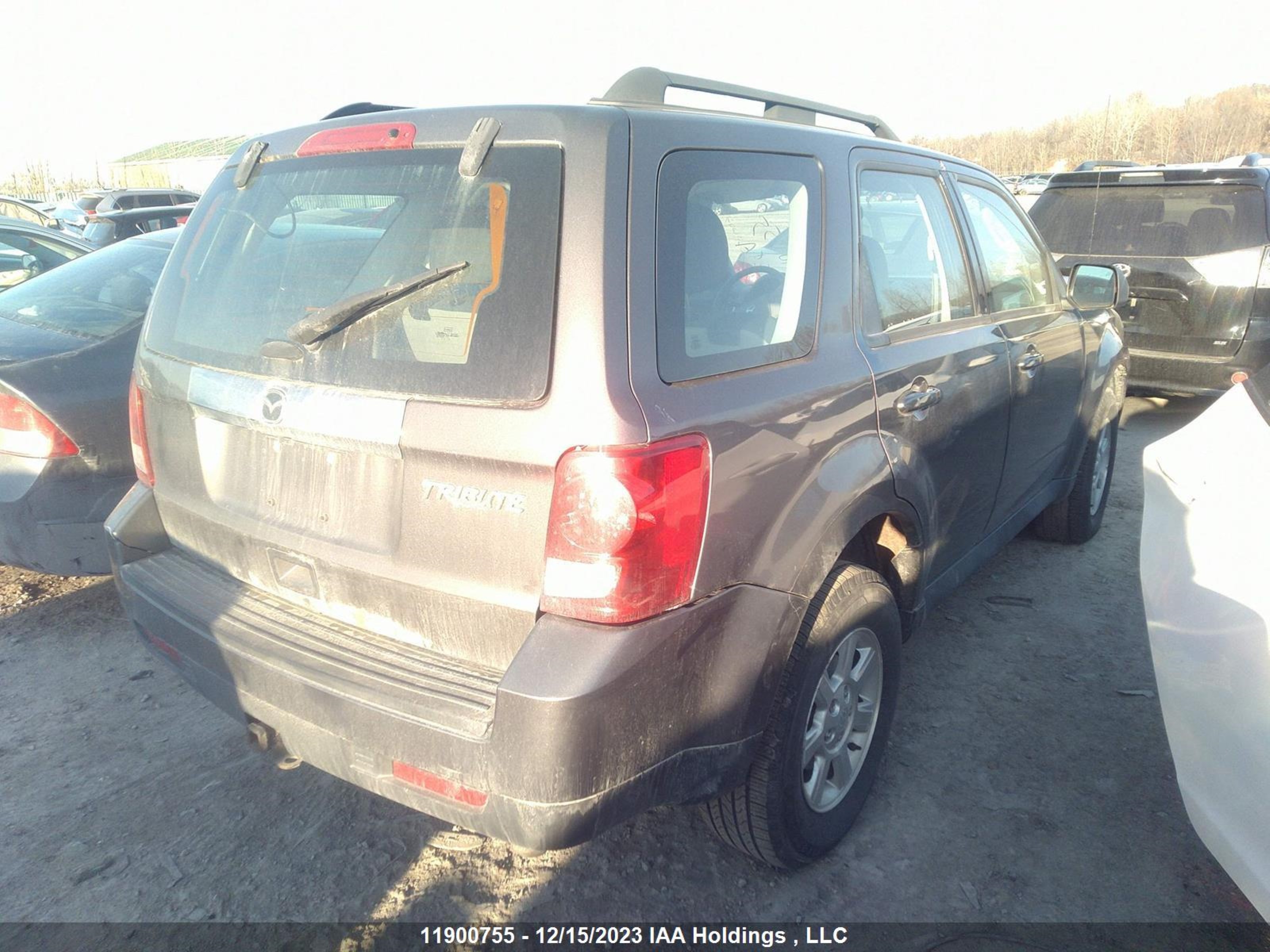 Photo 3 VIN: 4F2CY0C70BKM03272 - MAZDA TRIBUTE 