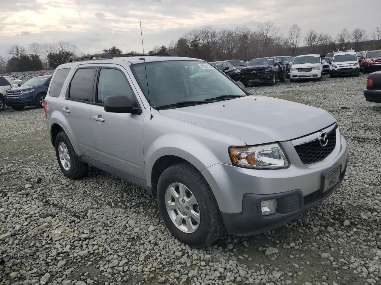 Photo 3 VIN: 4F2CY0C76BKM02269 - MAZDA TRIBUTE 