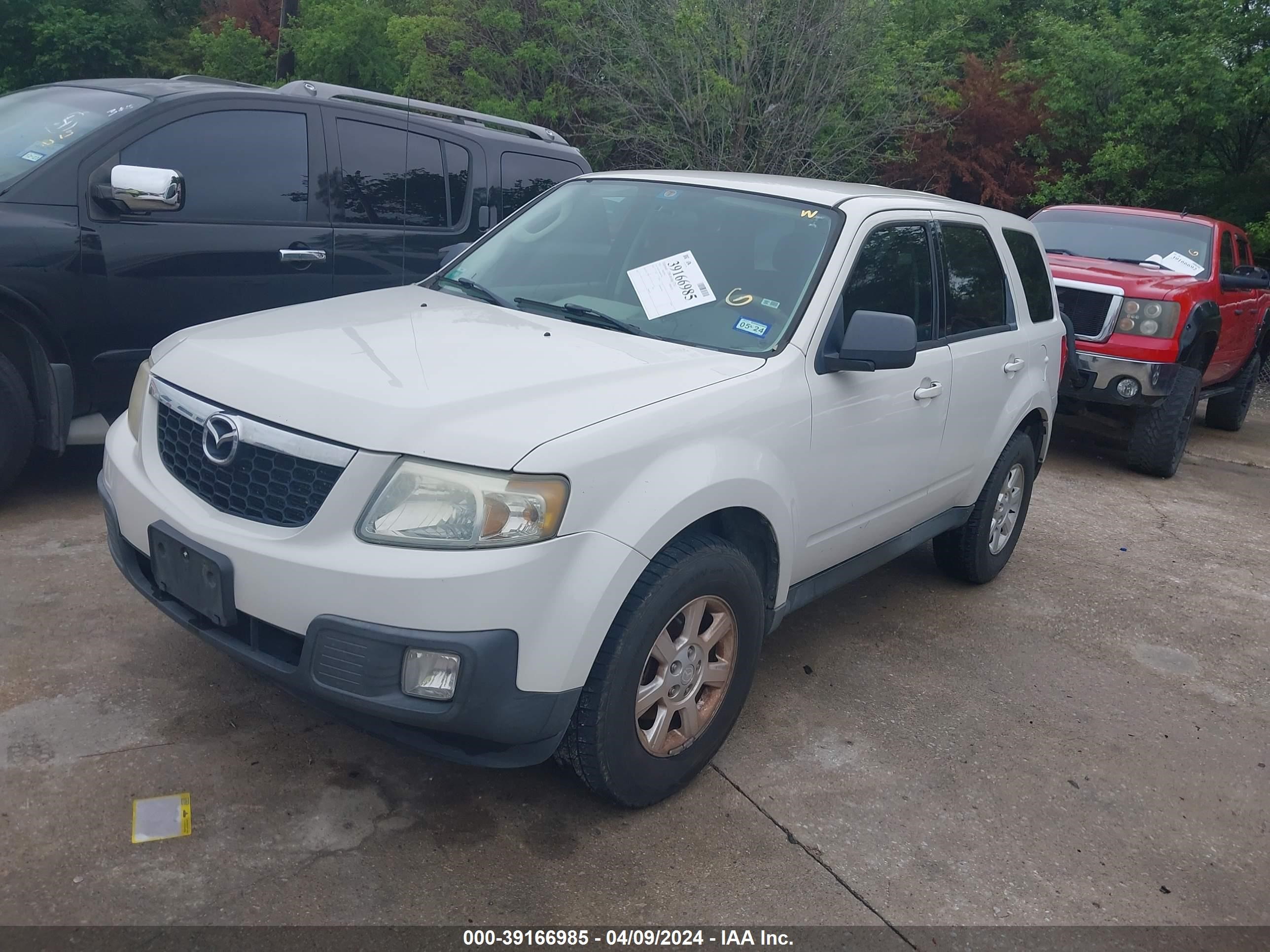 Photo 1 VIN: 4F2CY0C76BKM07746 - MAZDA TRIBUTE 