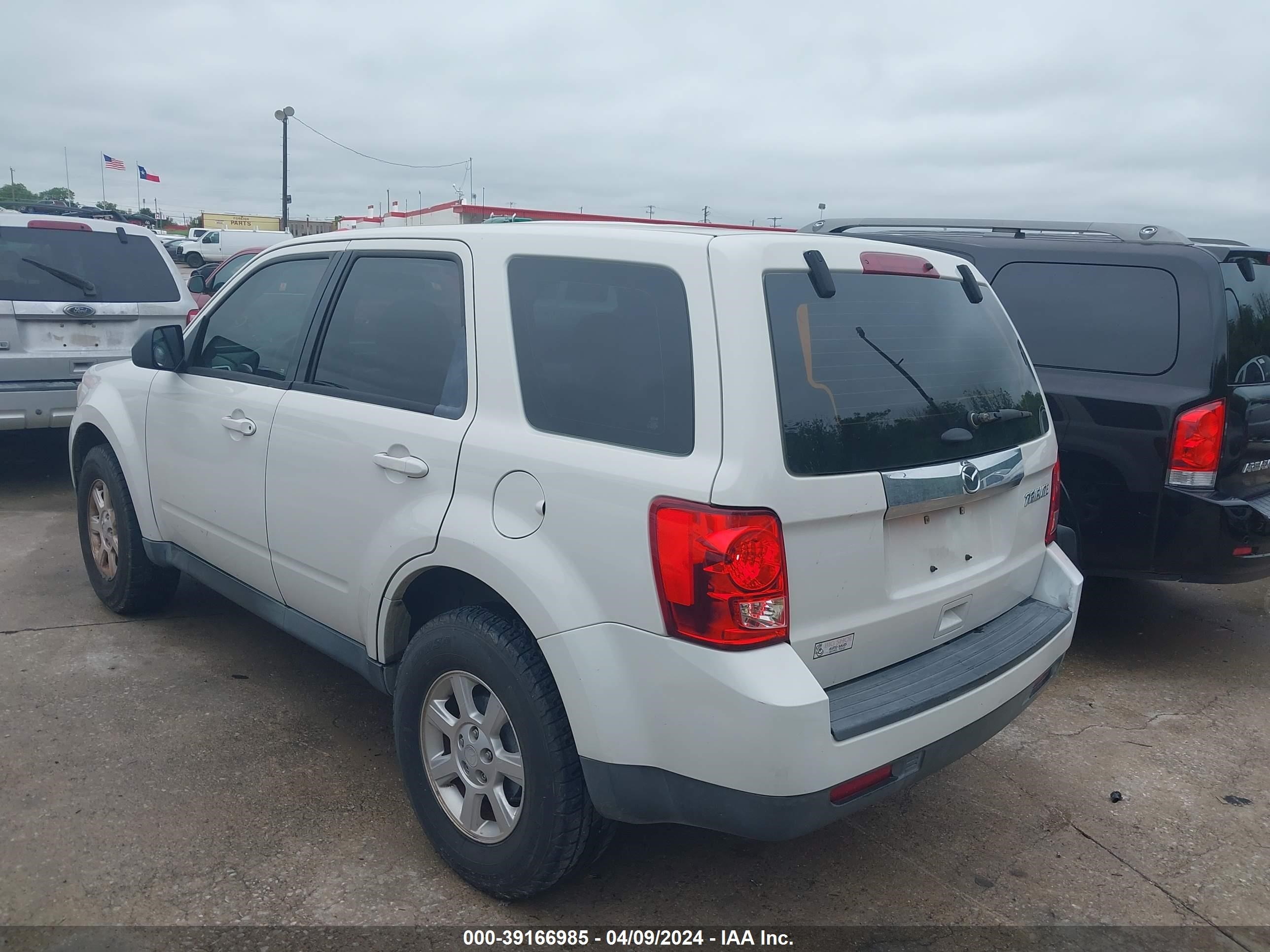 Photo 2 VIN: 4F2CY0C76BKM07746 - MAZDA TRIBUTE 