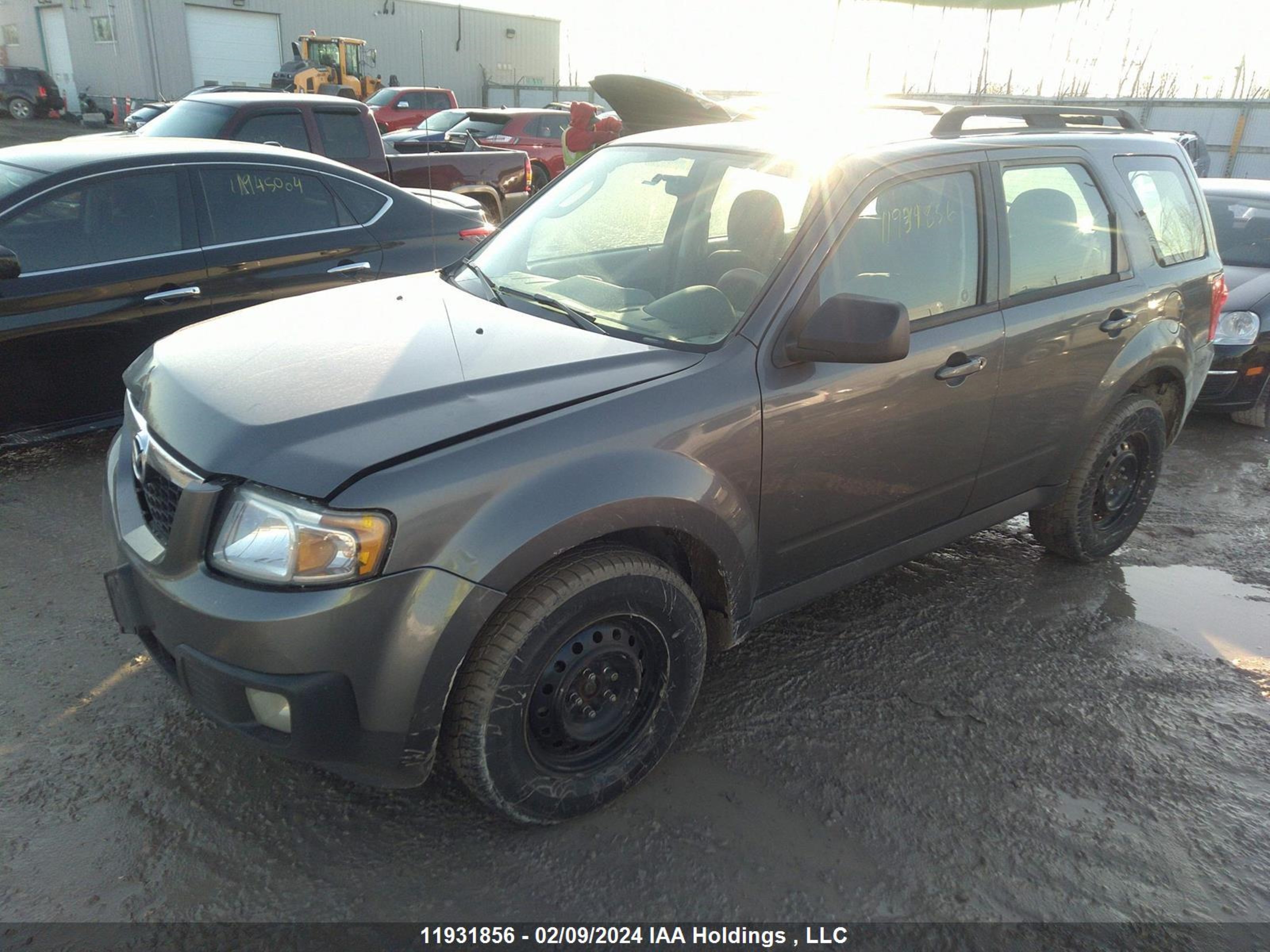 Photo 1 VIN: 4F2CY0C77BKM03933 - MAZDA TRIBUTE 