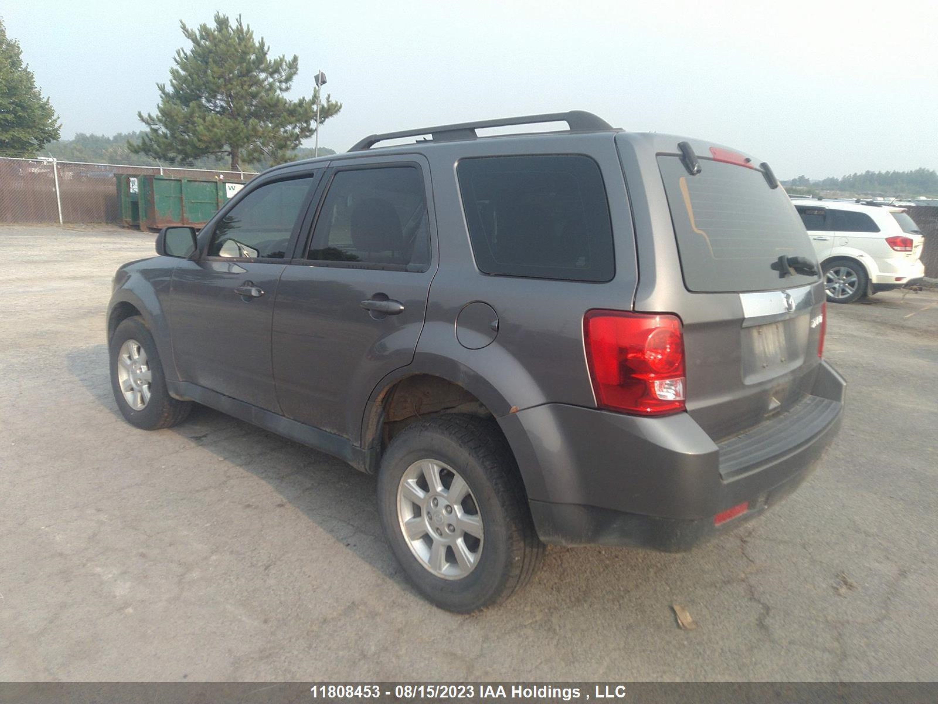 Photo 2 VIN: 4F2CY0C78BKM00362 - MAZDA TRIBUTE 