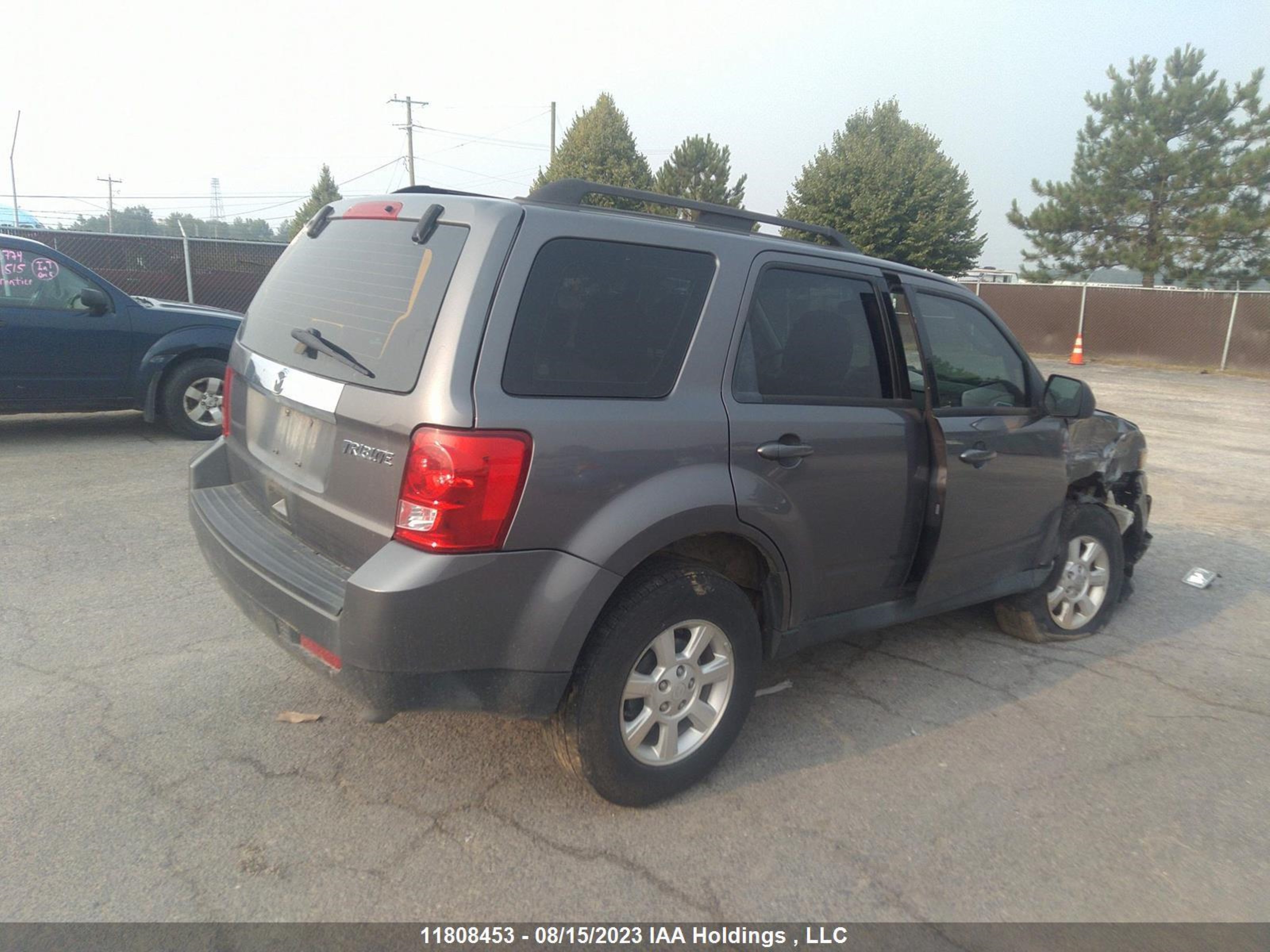 Photo 3 VIN: 4F2CY0C78BKM00362 - MAZDA TRIBUTE 