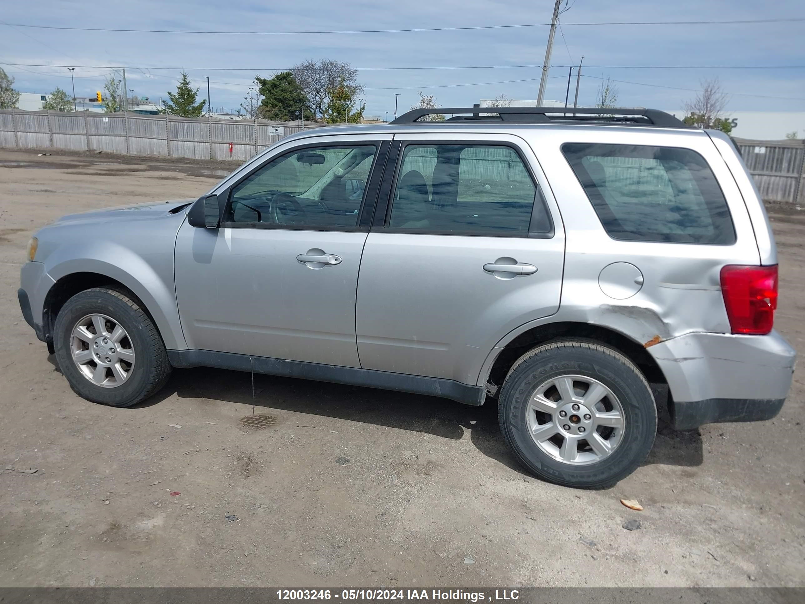 Photo 13 VIN: 4F2CY9C74AKM03987 - MAZDA TRIBUTE 