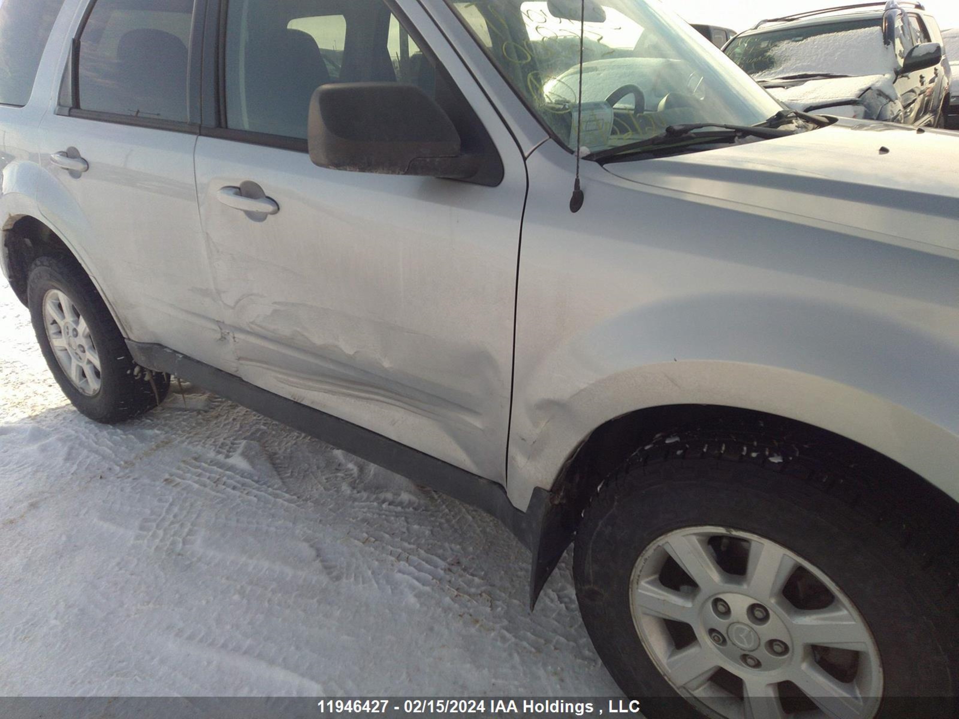 Photo 5 VIN: 4F2CY9GG0AKM00823 - MAZDA TRIBUTE 