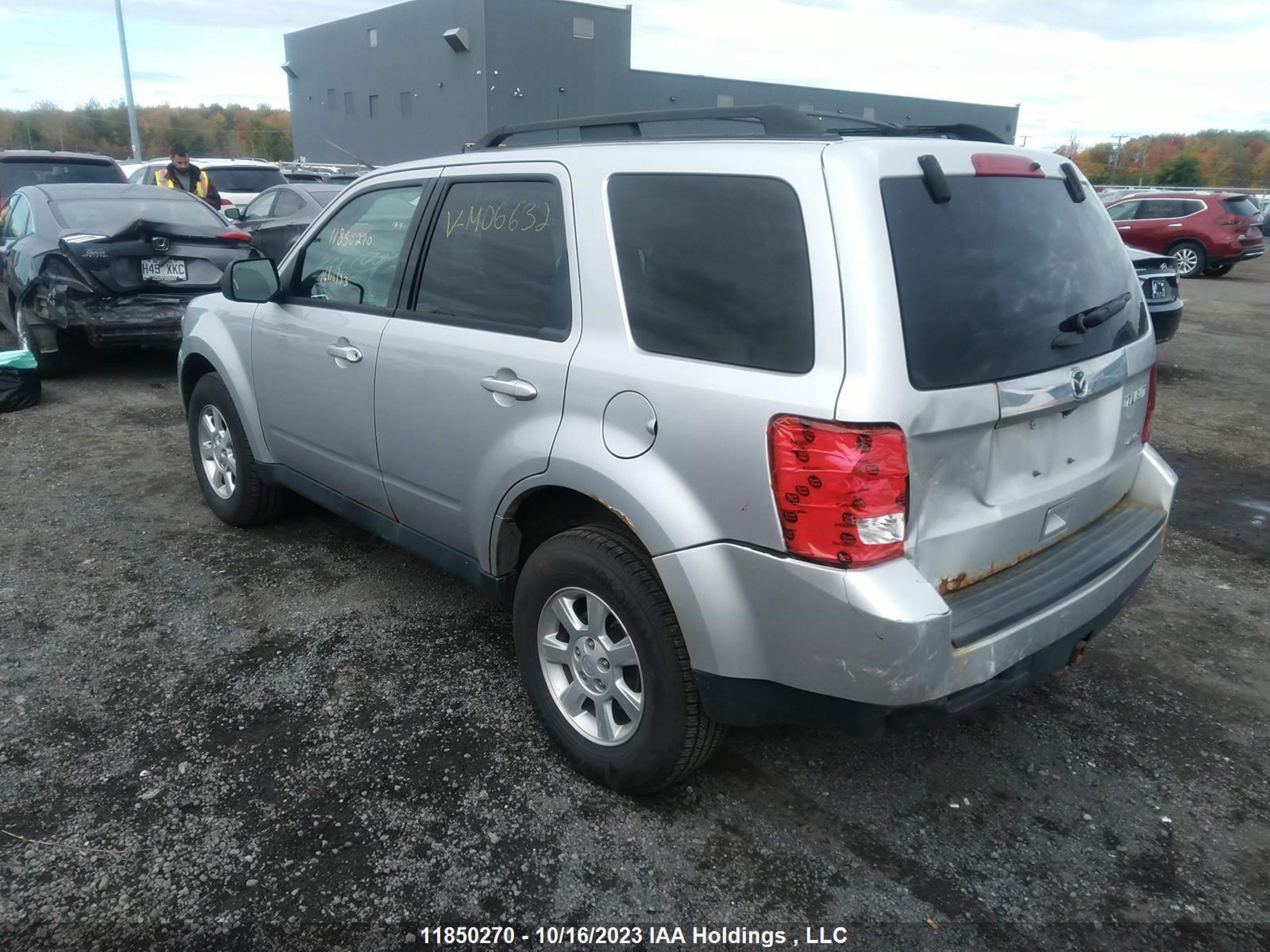 Photo 2 VIN: 4F2CY9GGXBKM06632 - MAZDA TRIBUTE 