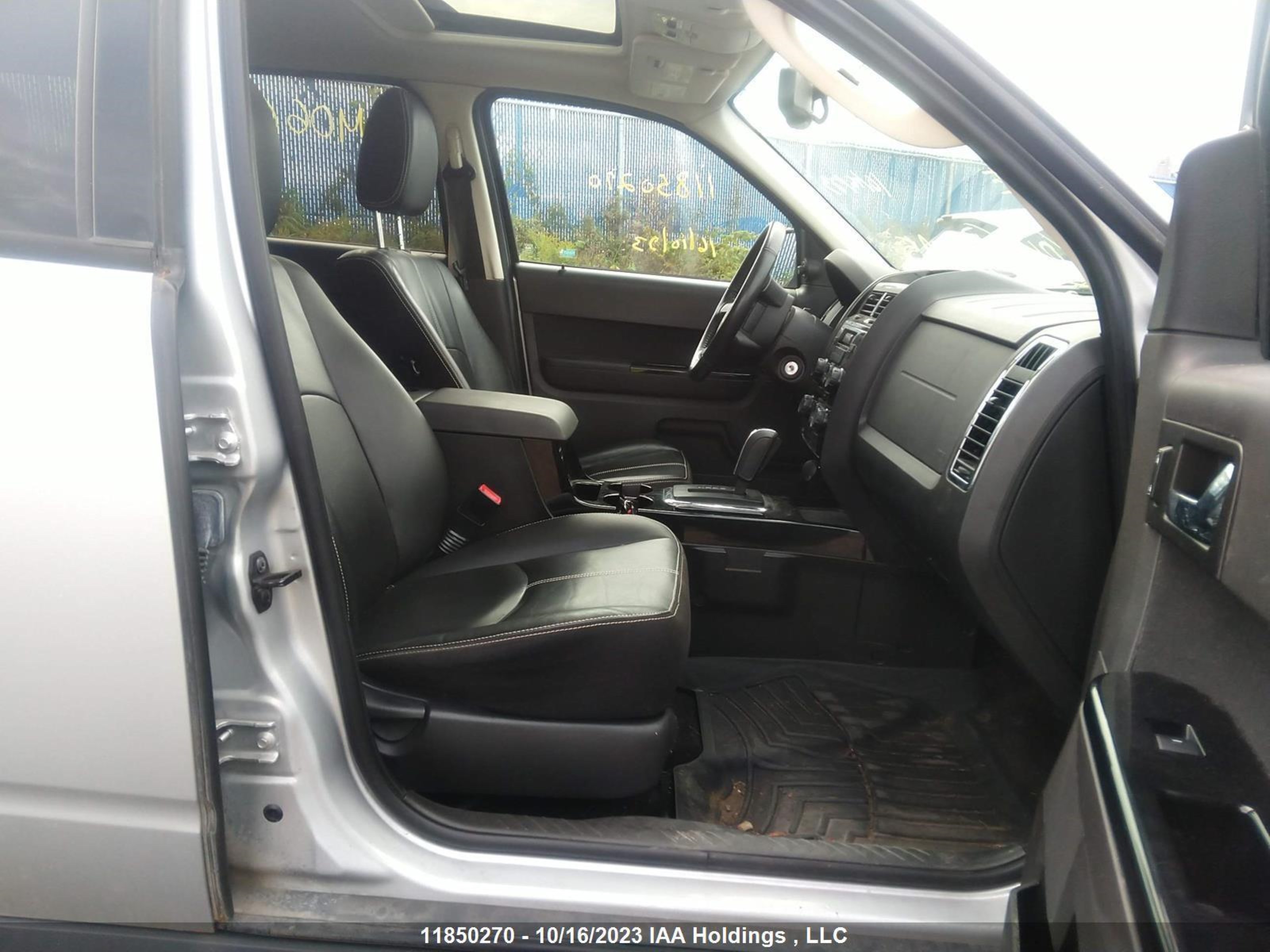 Photo 4 VIN: 4F2CY9GGXBKM06632 - MAZDA TRIBUTE 