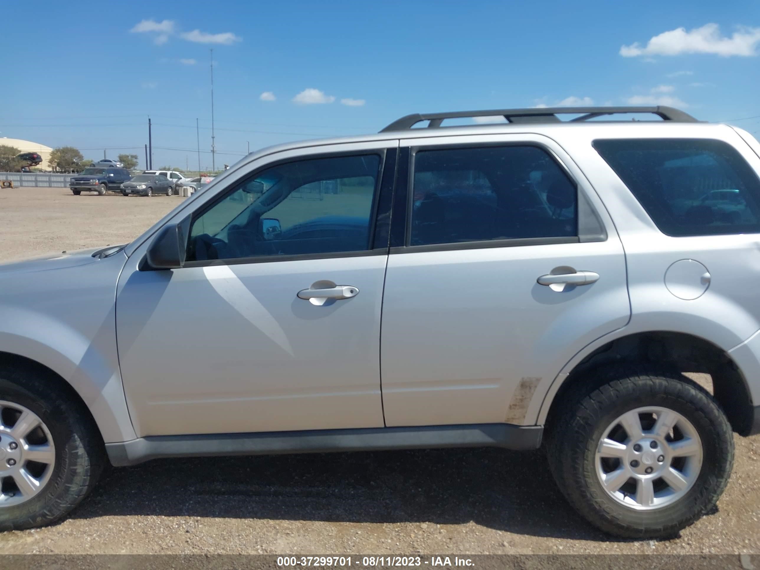 Photo 13 VIN: 4F2CZ02709KM06178 - MAZDA TRIBUTE 