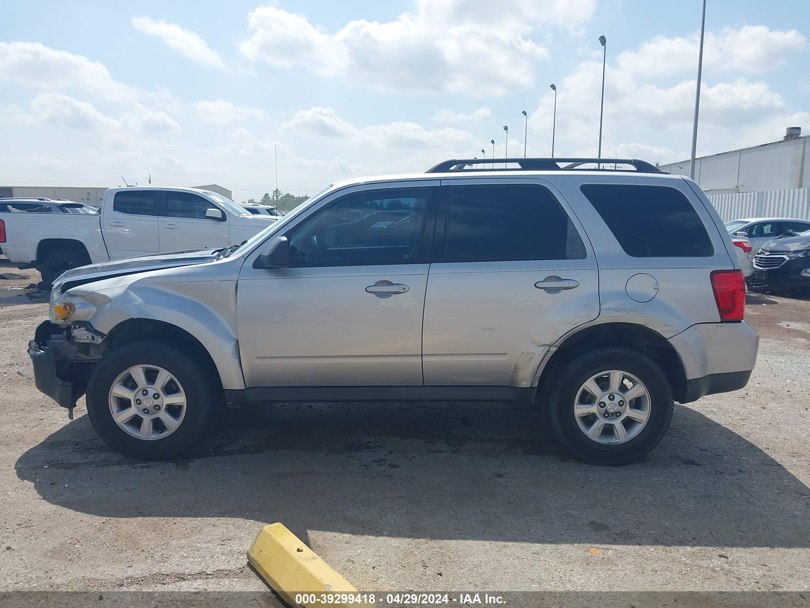 Photo 13 VIN: 4F2CZ02749KM01047 - MAZDA TRIBUTE 