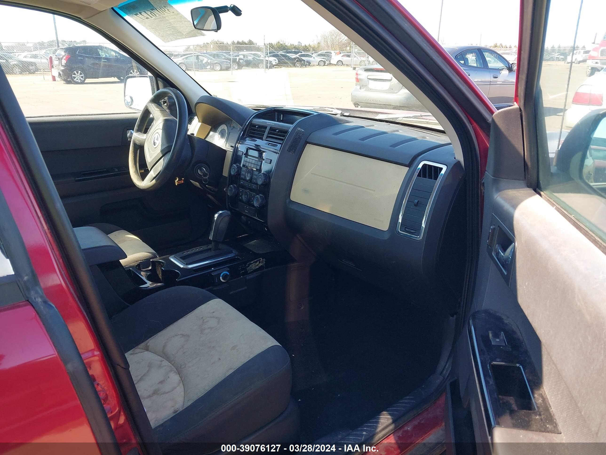 Photo 4 VIN: 4F2CZ02Z28KM05839 - MAZDA TRIBUTE 