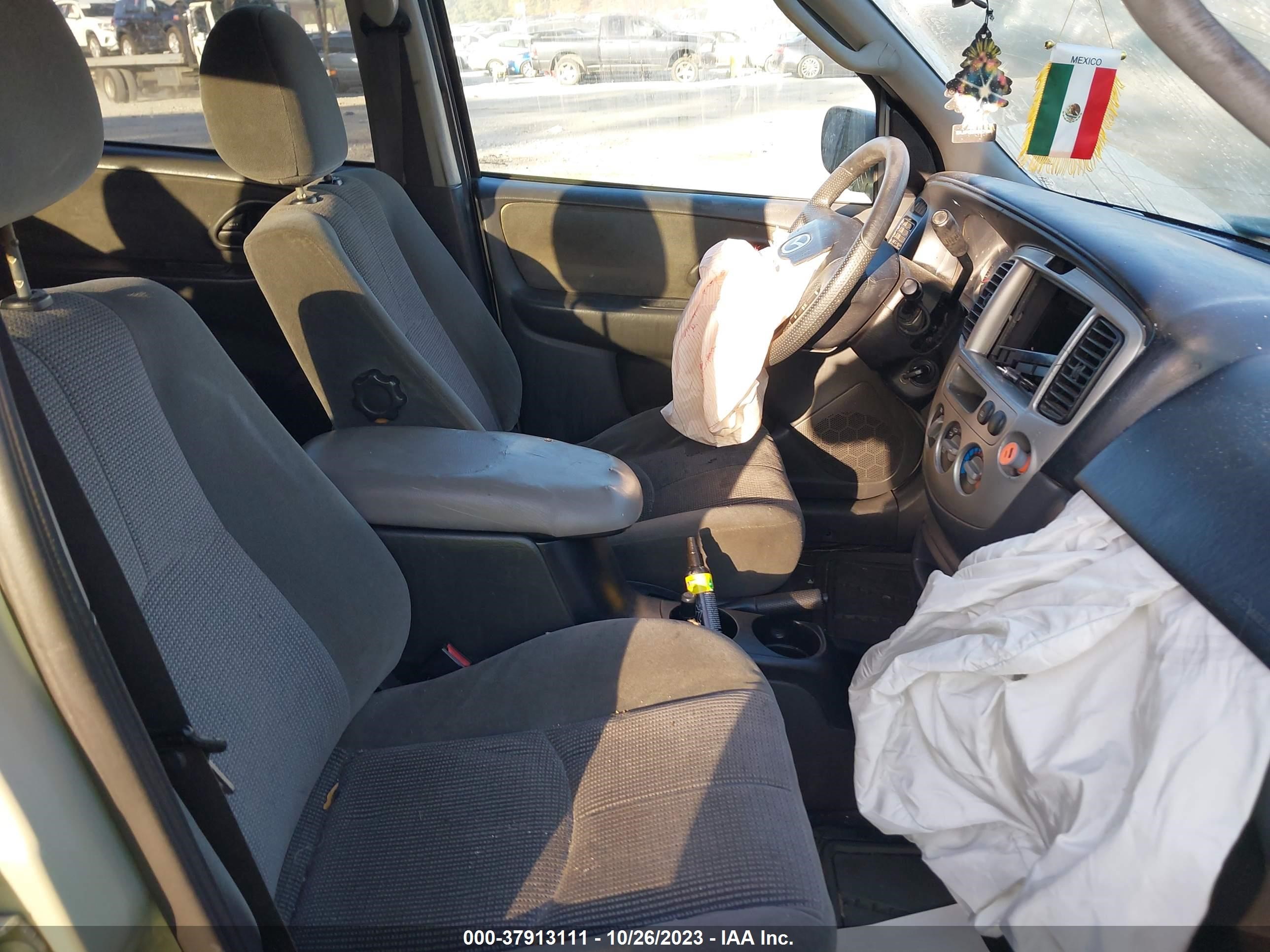 Photo 4 VIN: 4F2CZ04124KM13442 - MAZDA TRIBUTE 