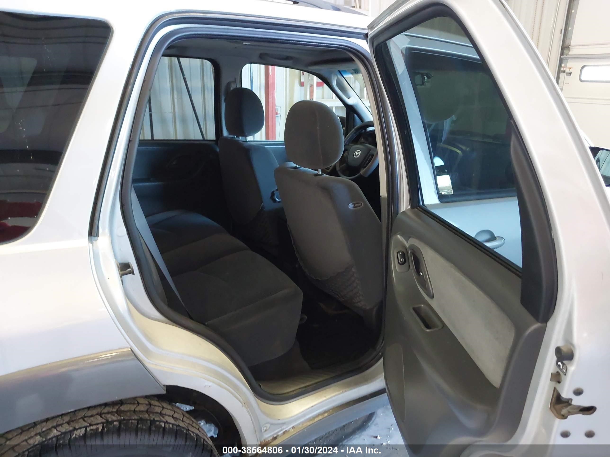 Photo 7 VIN: 4F2CZ04133KM03422 - MAZDA TRIBUTE 