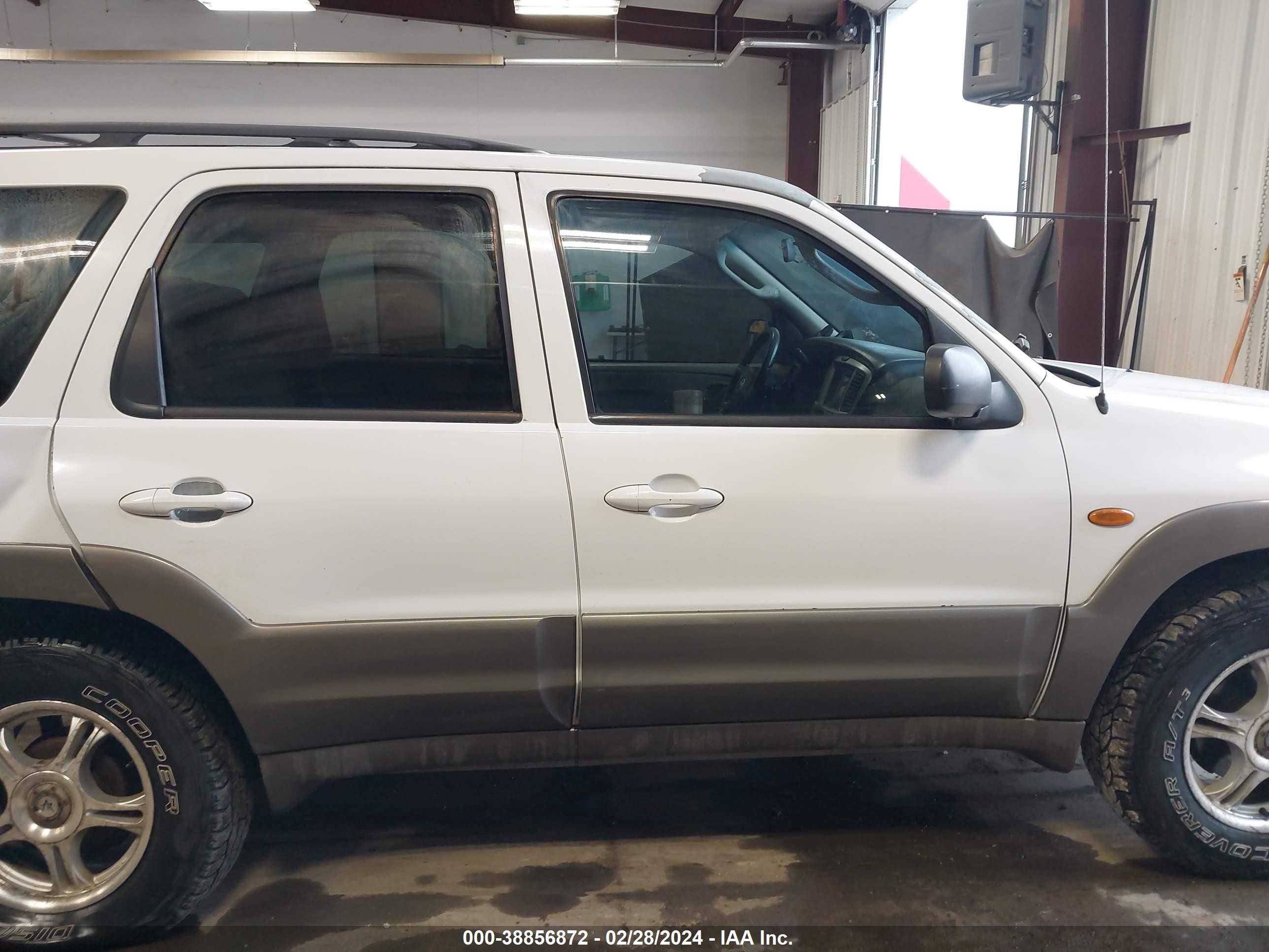 Photo 13 VIN: 4F2CZ04163KM13751 - MAZDA TRIBUTE 