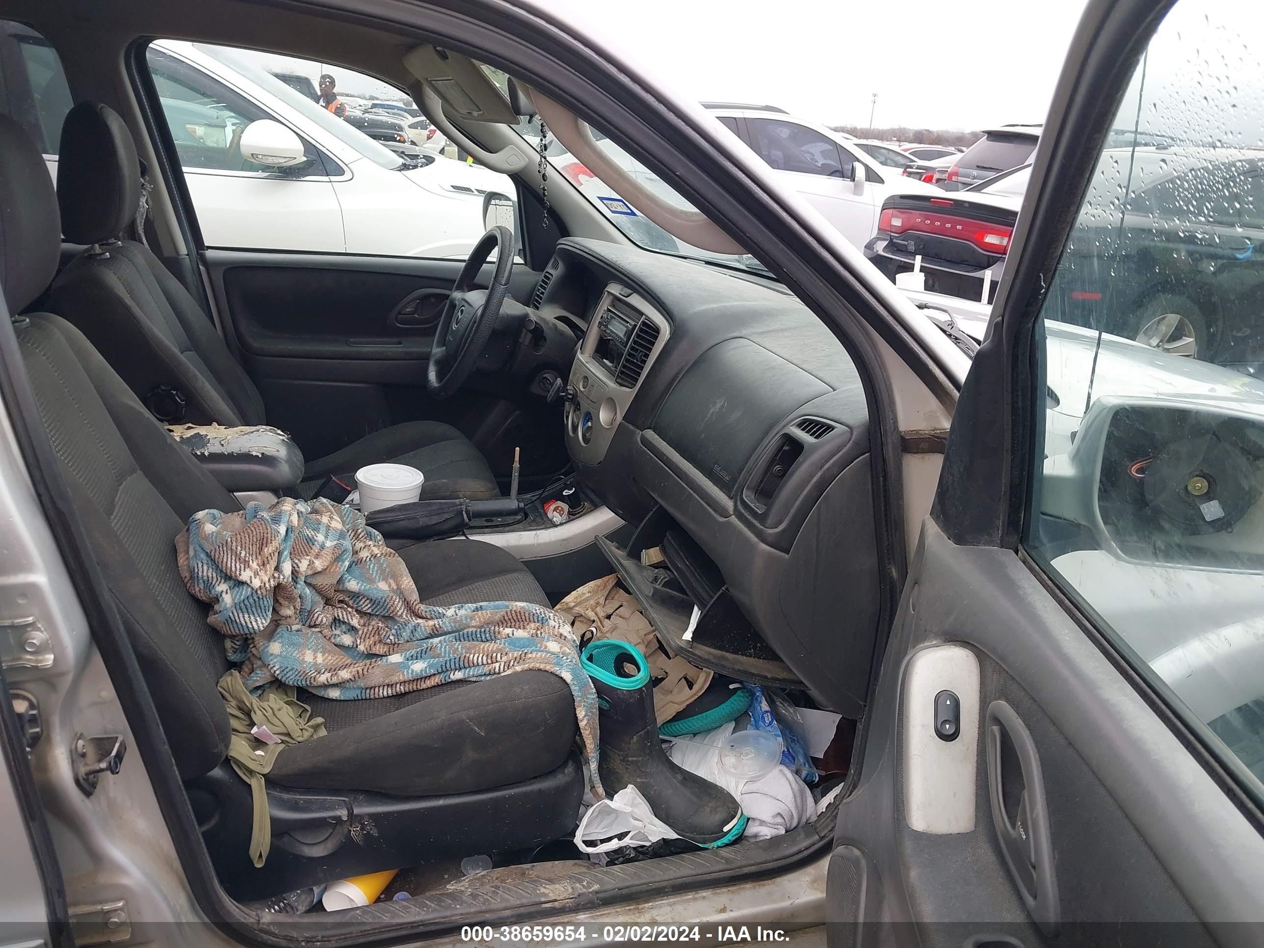 Photo 4 VIN: 4F2CZ04165KM45506 - MAZDA TRIBUTE 