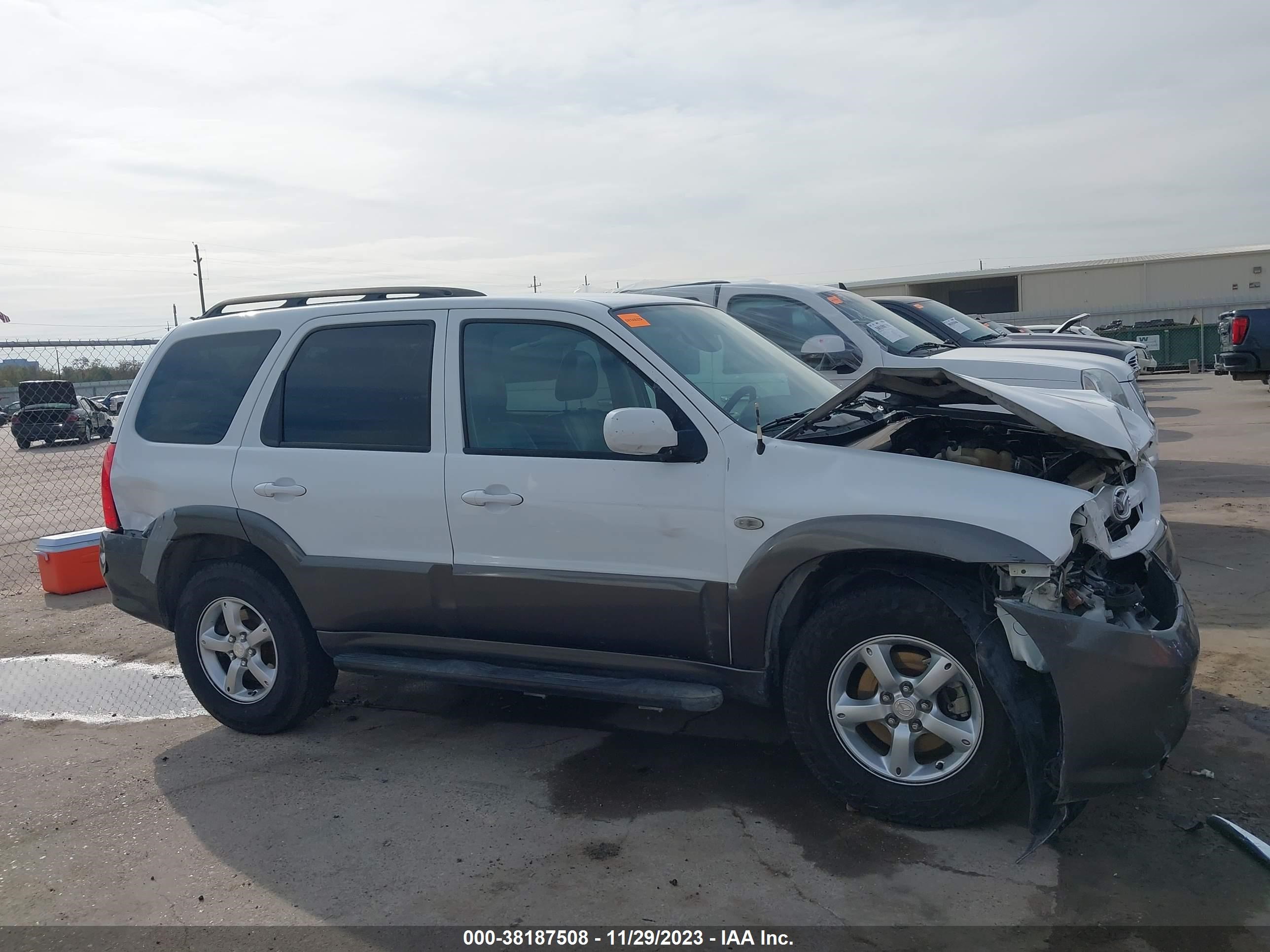 Photo 12 VIN: 4F2CZ06115KM25628 - MAZDA TRIBUTE 