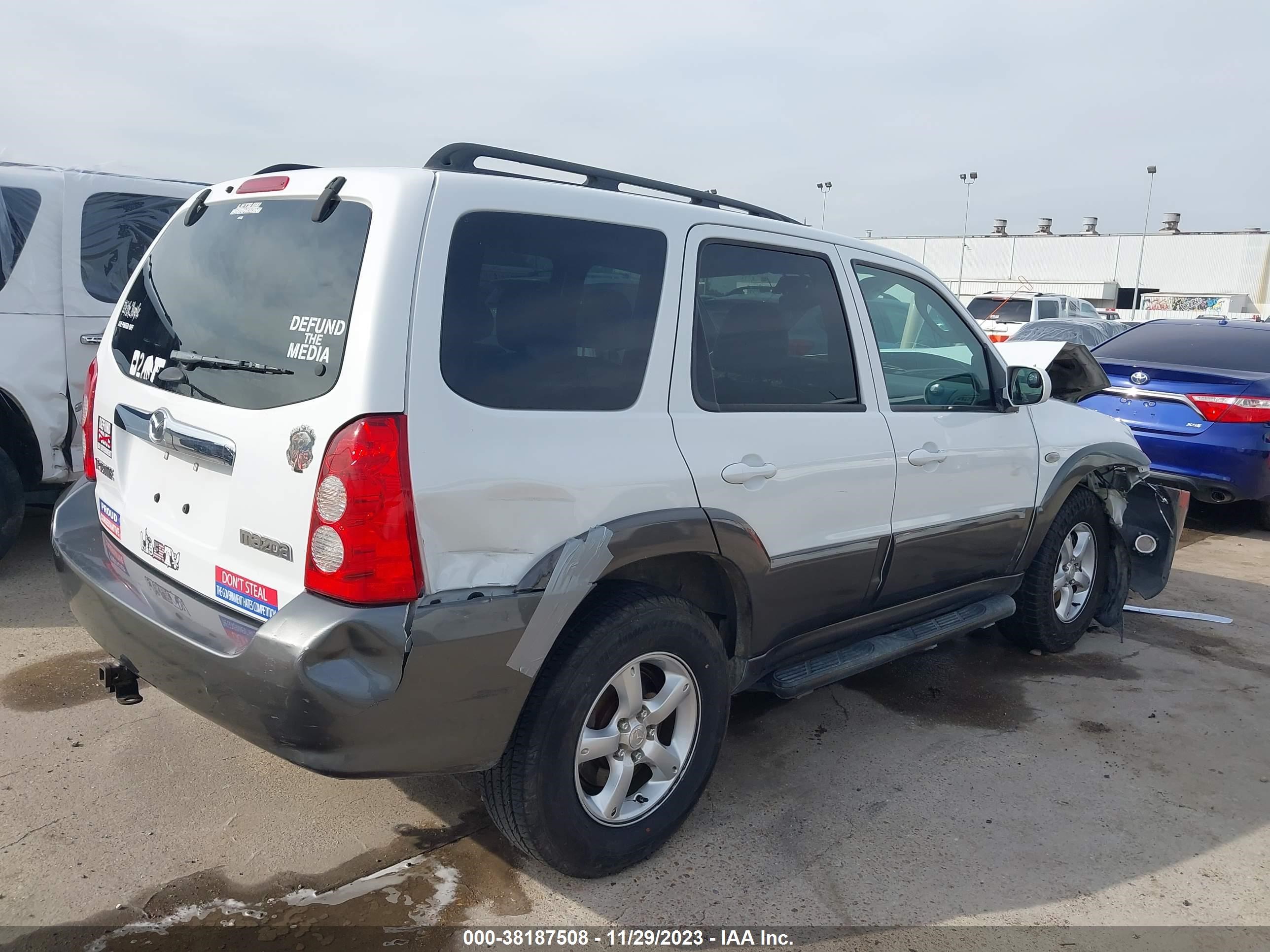 Photo 3 VIN: 4F2CZ06115KM25628 - MAZDA TRIBUTE 