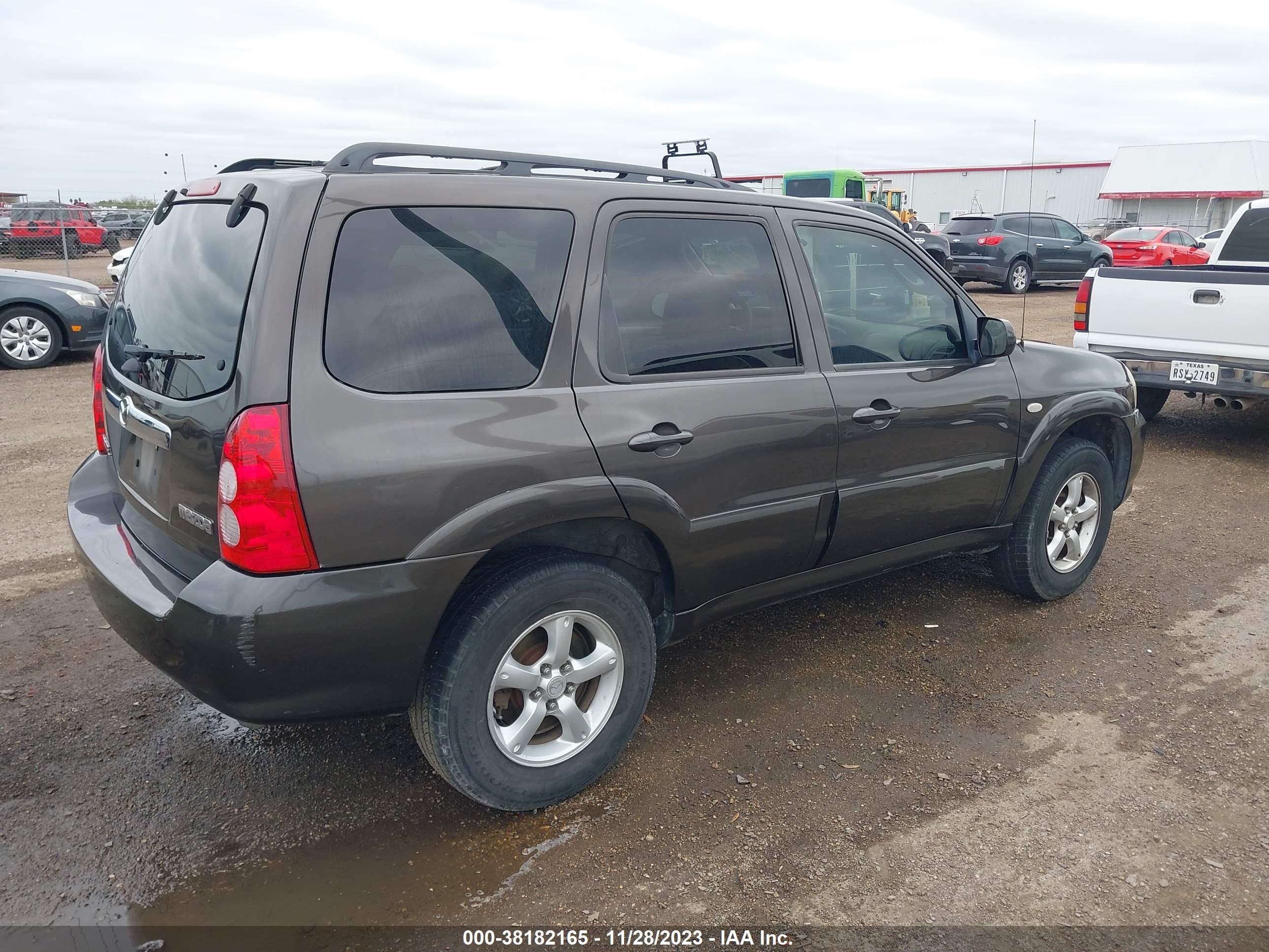 Photo 3 VIN: 4F2CZ06166KM18272 - MAZDA TRIBUTE 