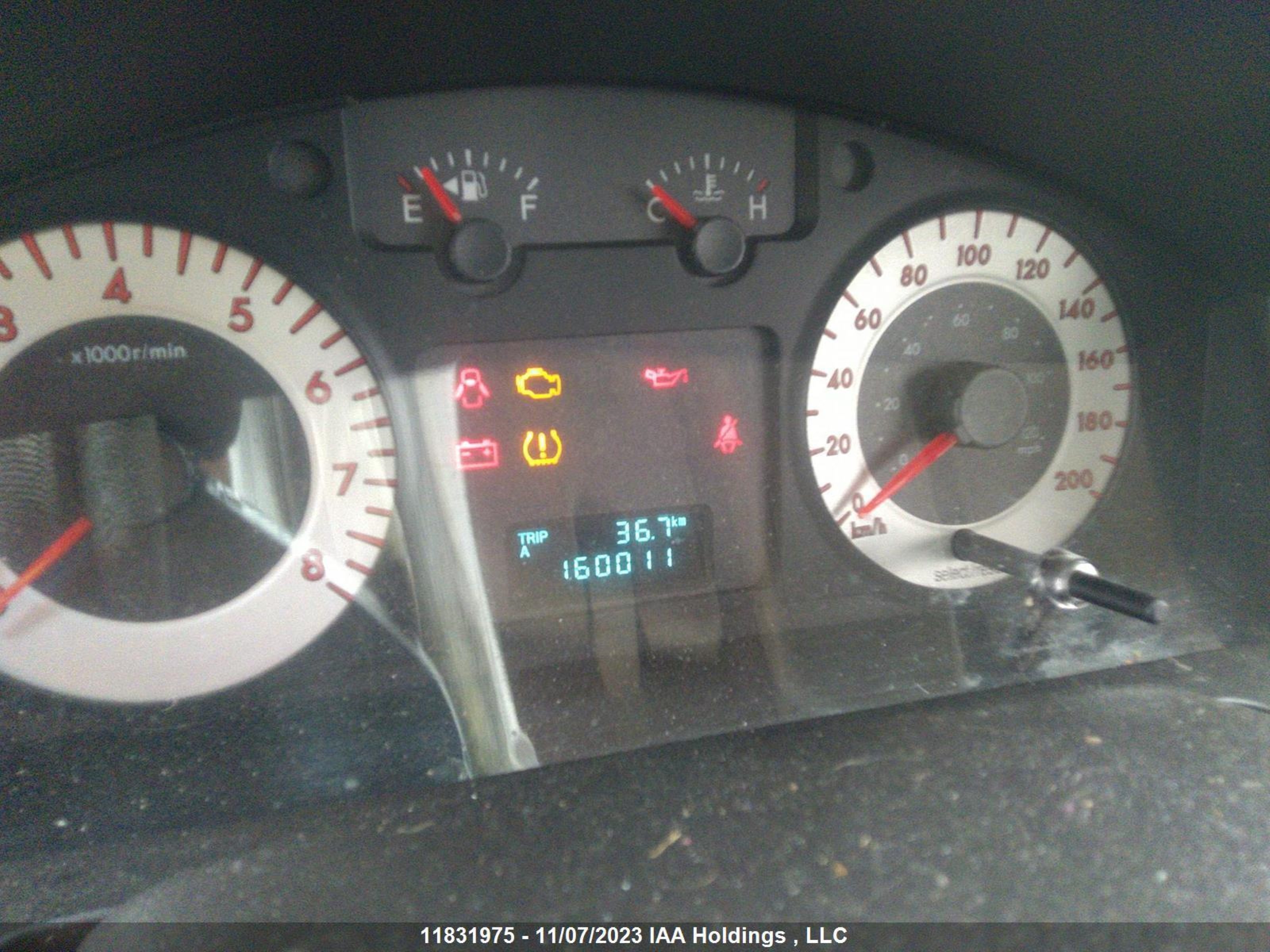 Photo 6 VIN: 4F2CZ06168KM21305 - MAZDA TRIBUTE 