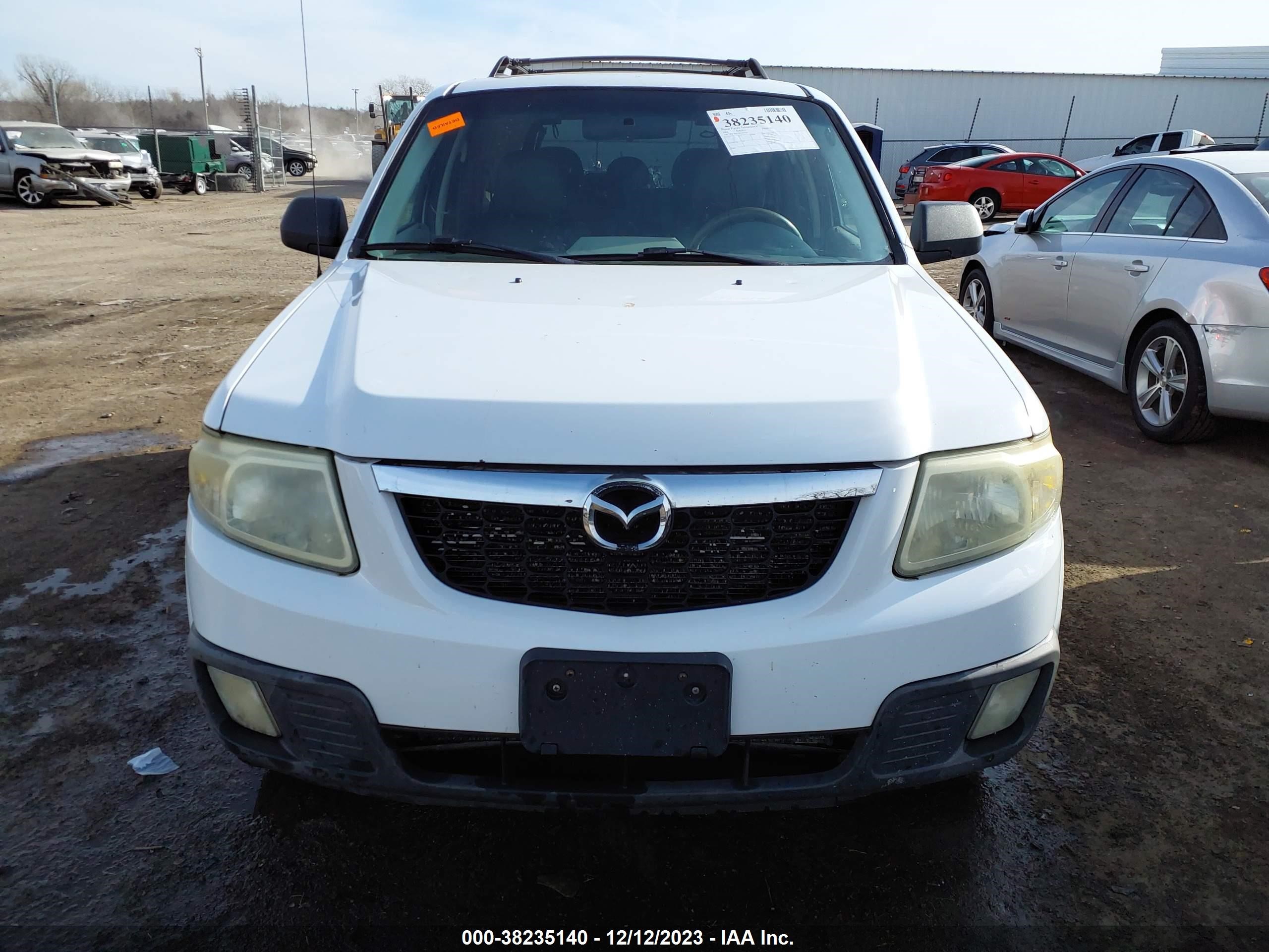 Photo 11 VIN: 4F2CZ06198KM14347 - MAZDA TRIBUTE 