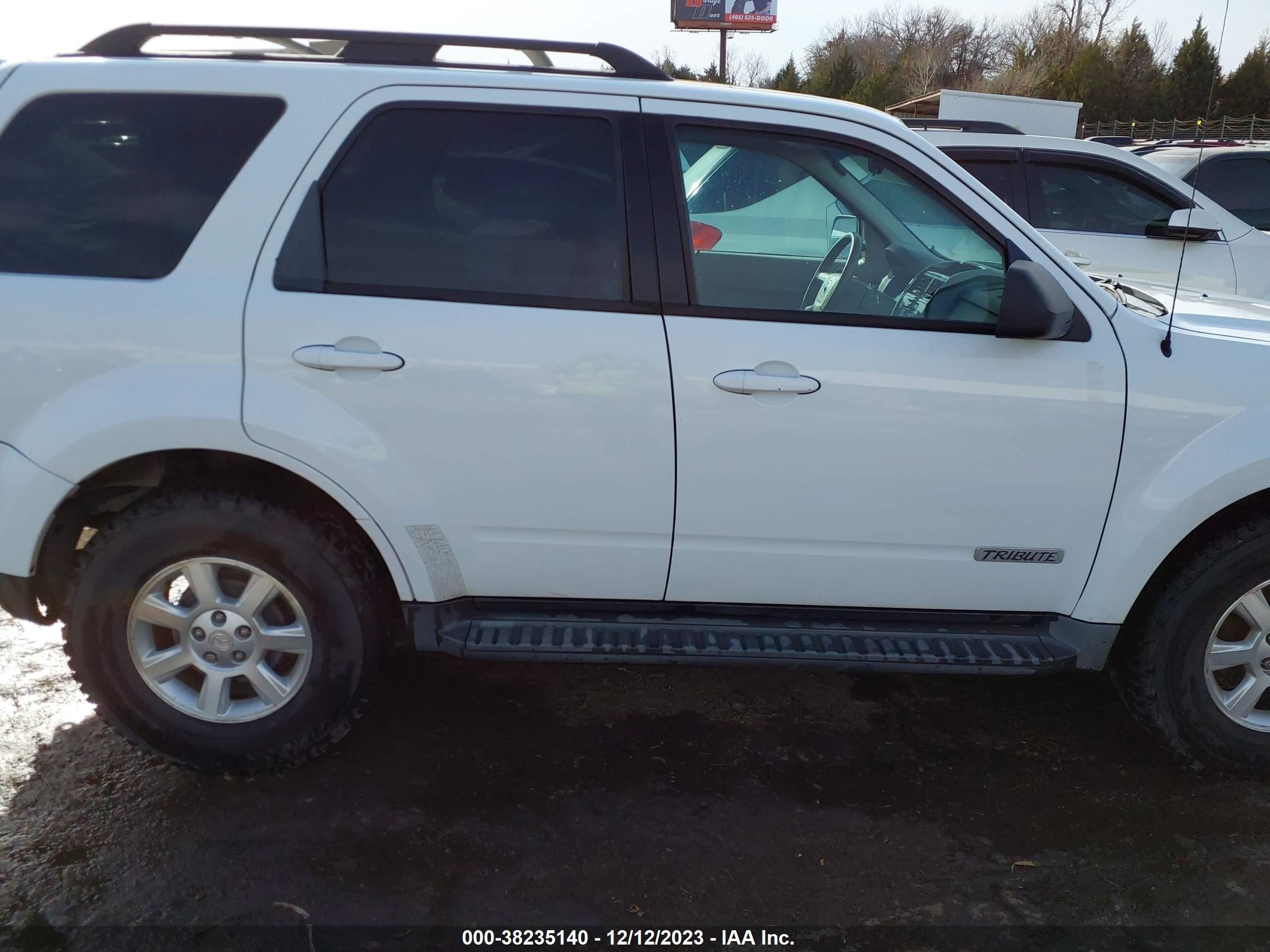 Photo 12 VIN: 4F2CZ06198KM14347 - MAZDA TRIBUTE 