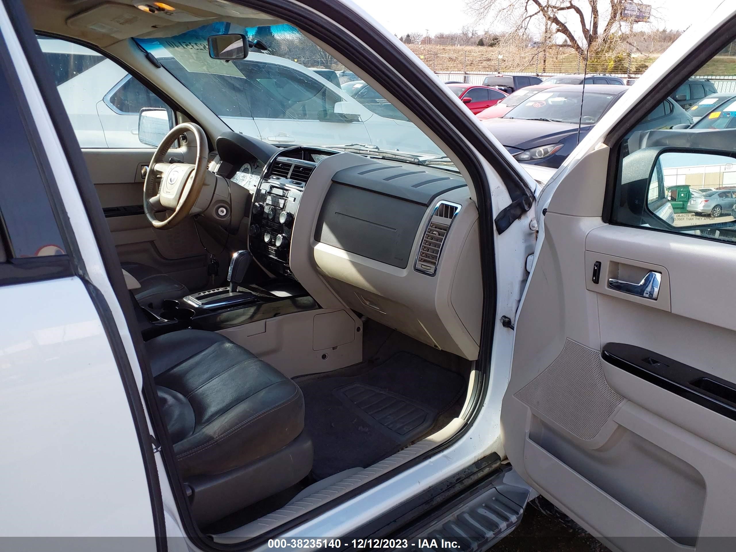 Photo 4 VIN: 4F2CZ06198KM14347 - MAZDA TRIBUTE 