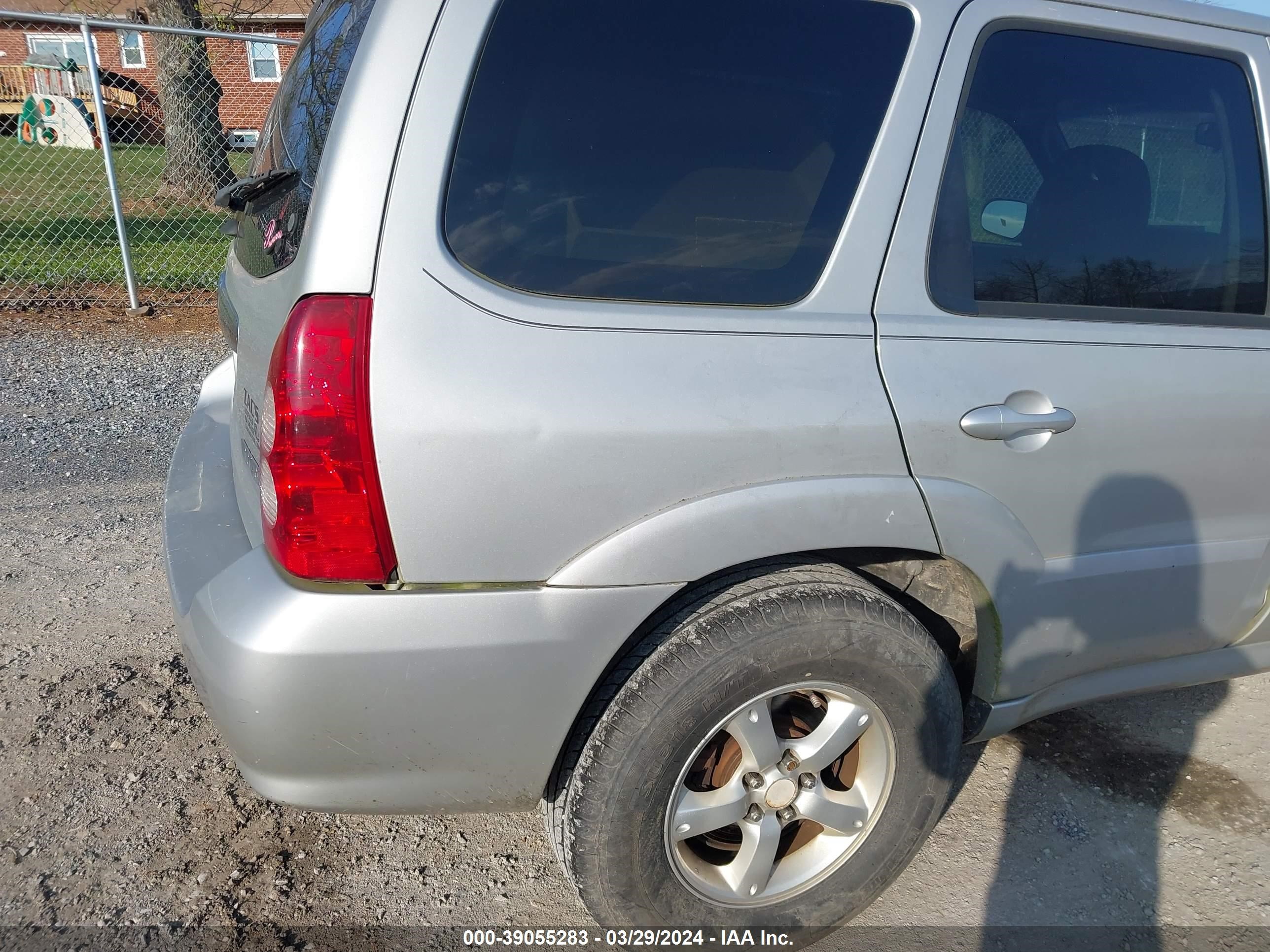 Photo 12 VIN: 4F2CZ94105KM34909 - MAZDA TRIBUTE 